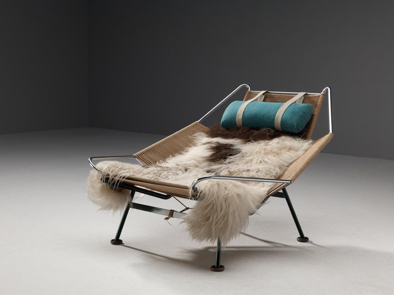 Hans Wegner, ‘Flag Halyard’ lounge chair model ‘GE225’, rope, dark green lacquered steel, fabric, Denmark, 1950

This iconic chair, made with 250 meters of rope, is designed by the Danish designer Hans Wegner. The name ‘Flag Halyard’ refers to the