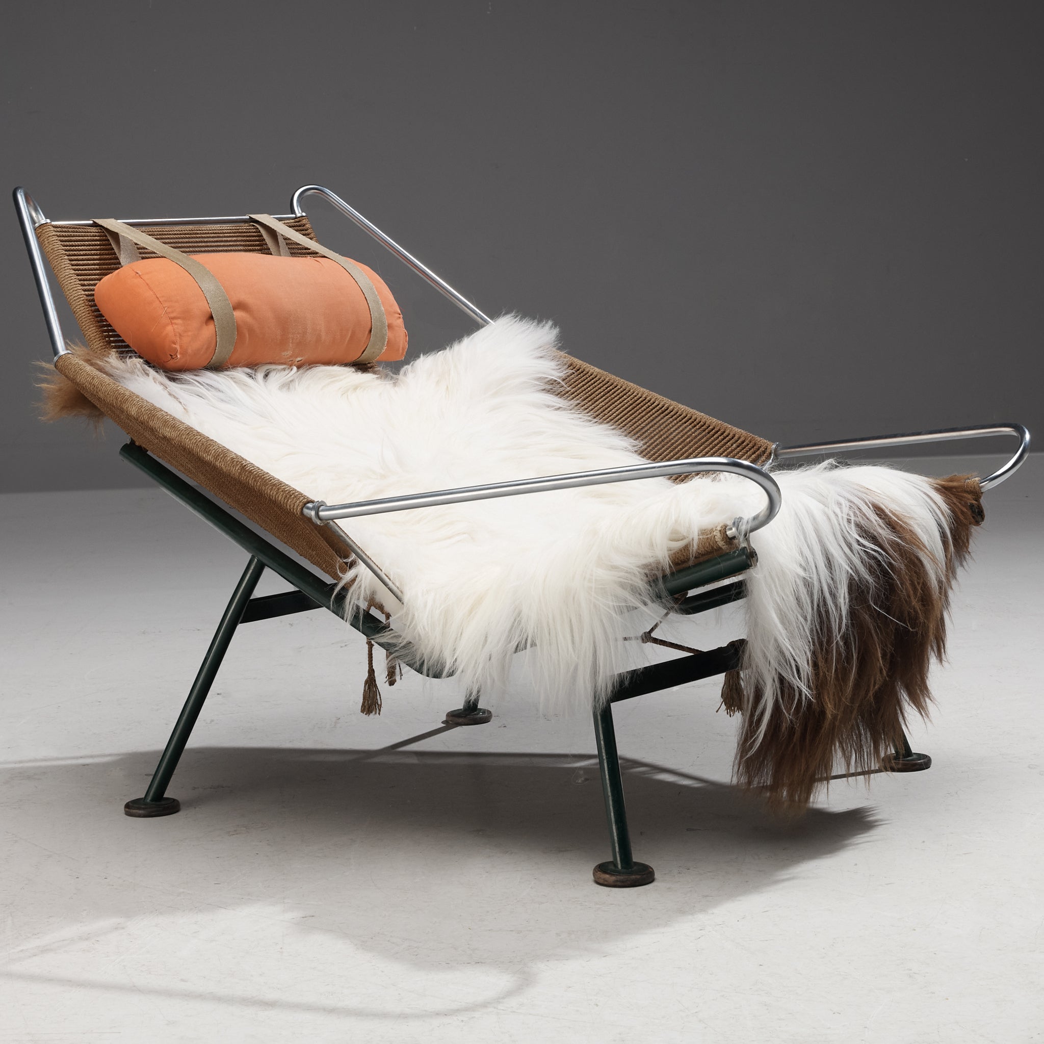 Hans Wegner, ‘Flag Halyard’ lounge chair model ‘GE225’, rope, dark green lacquered steel, fabric, wood, sheepskin, Denmark, 1950

This iconic chair, made with 250 meters of rope, is designed by the Danish designer Hans Wegner. The name ‘Flag