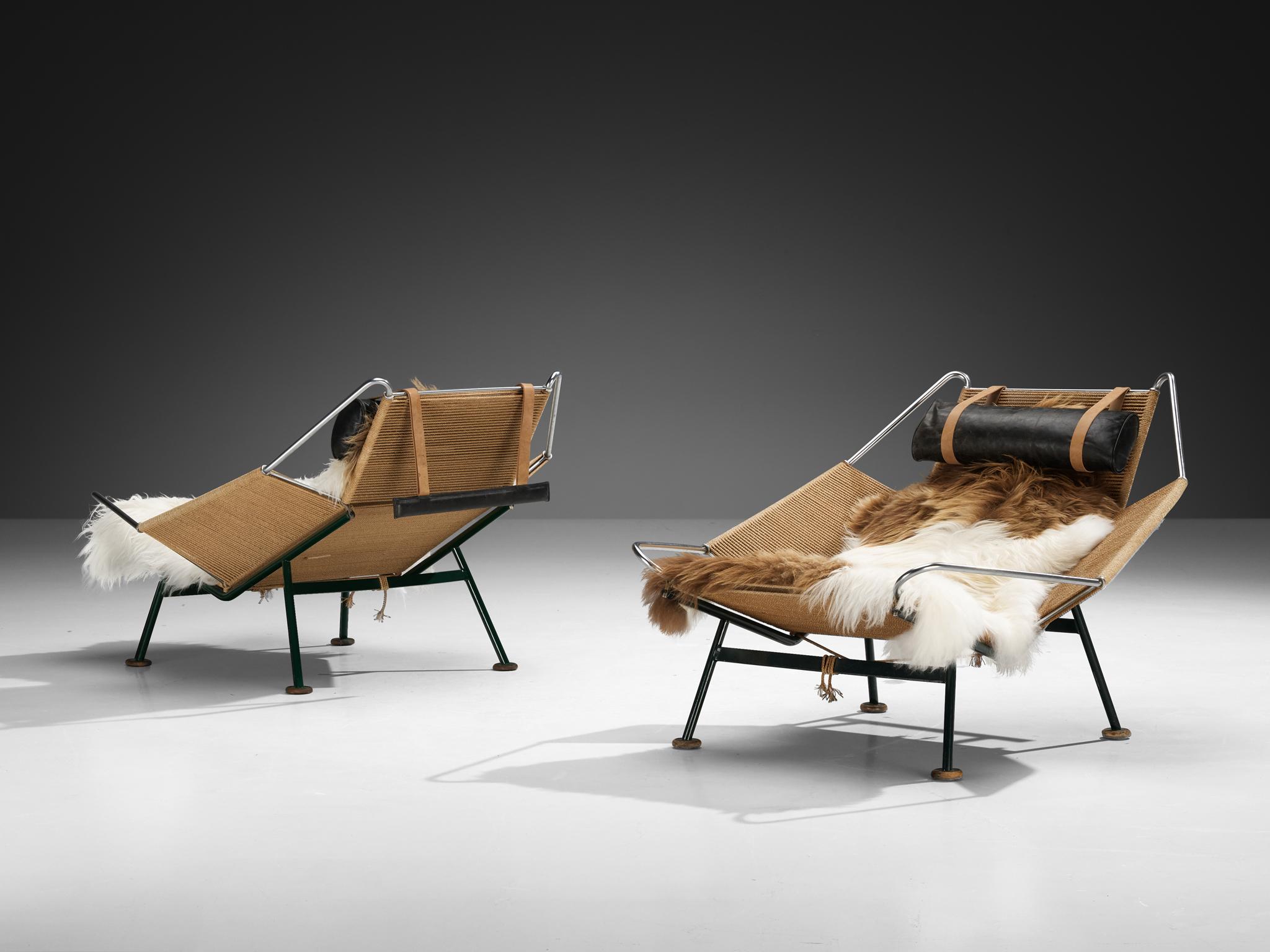 Hans J. Wegner pour GETAMA, chaises longues 'Flag Halyard' modèle 'GE225', corde, acier, acier laqué vert foncé, cuir, bois, peau de mouton, Danemark, années 1950/60 et 1958

Cette chaise emblématique, fabriquée avec 250 mètres de corde, a été
