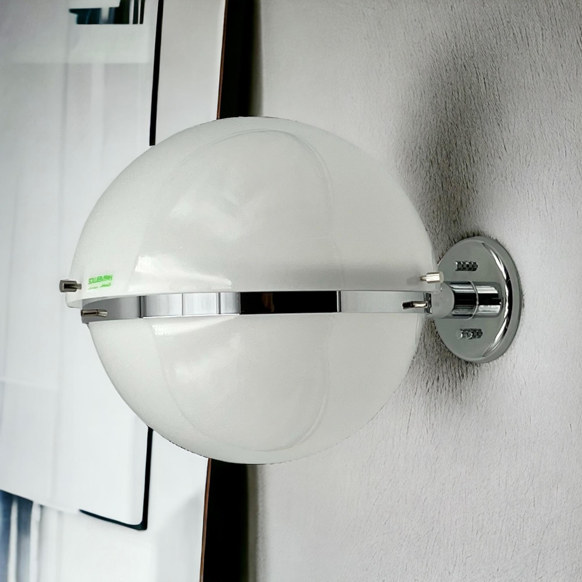Fin du 20e siècle Lampe emblématique Harveiluce Modèle 5005 en acrylique et métal, 1970 en vente