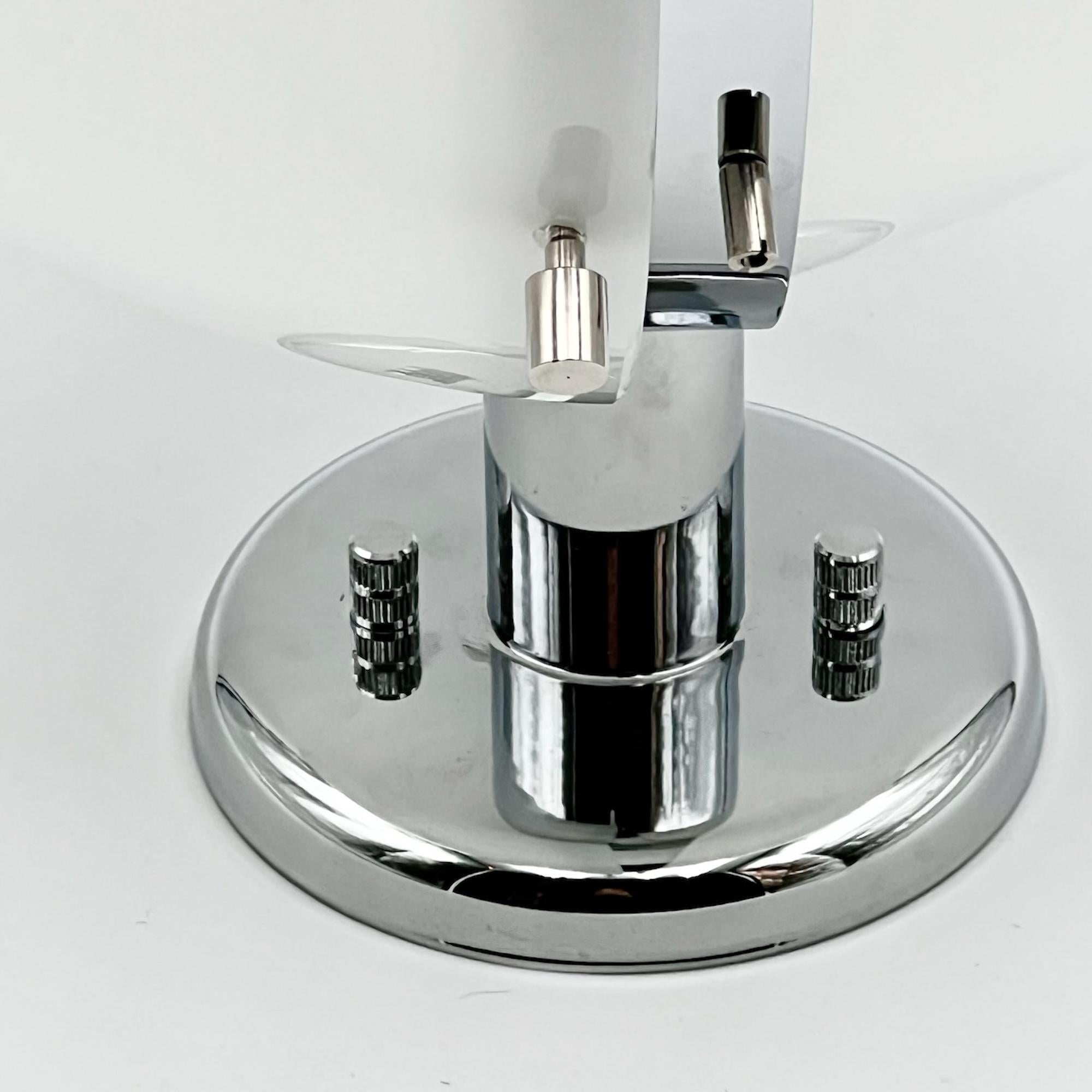 Métal Lampe emblématique Harveiluce Modèle 5005 en acrylique et métal, 1970 en vente
