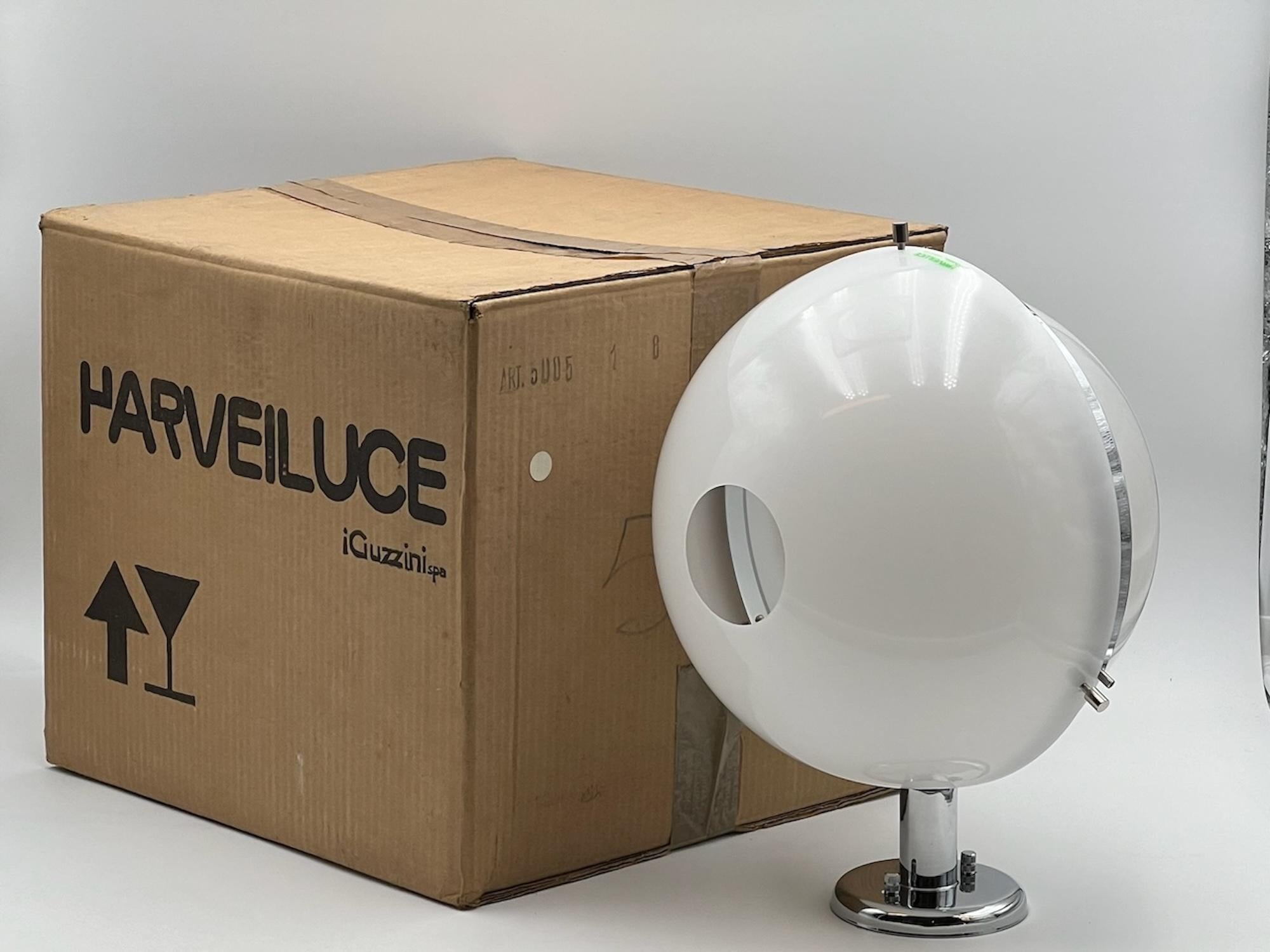 Lampe emblématique Harveiluce Modèle 5005 en acrylique et métal, 1970 en vente 1
