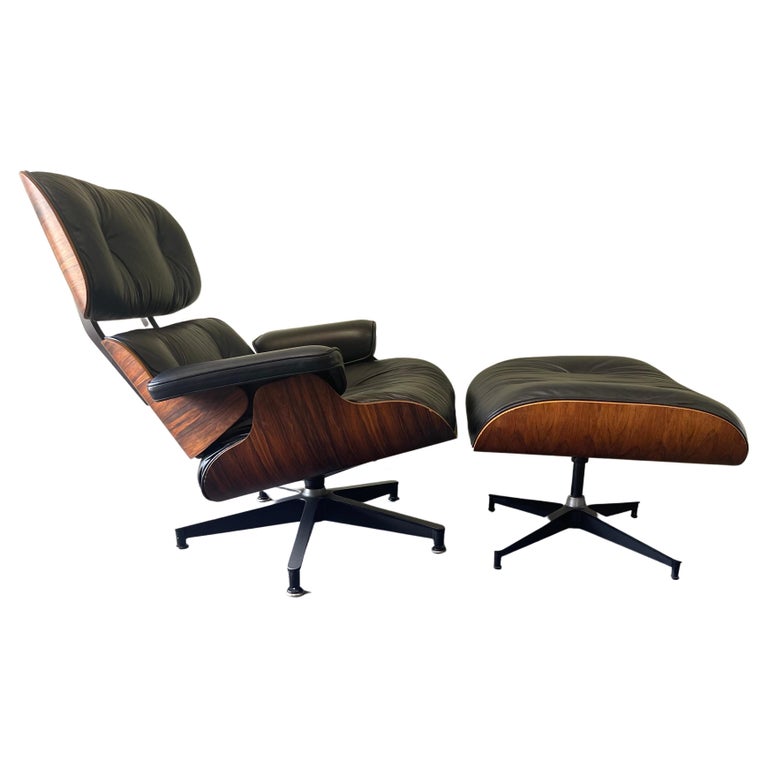 Authentic and iconic Herman Miller / Eames rosewood and black leather lounge chair and ottoman (model's 670 & 671), circa 1978. The set are lightly worn and in amazing original vintage condition. They were purchased from Parron Hall (Herman Miller
