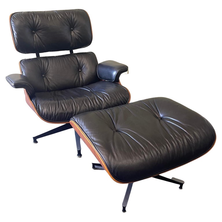 Mid-Century Modern Iconic Herman Miller Eames Rosewood Lounge Chair and Ottoman, Model 670 & 671 For Sale