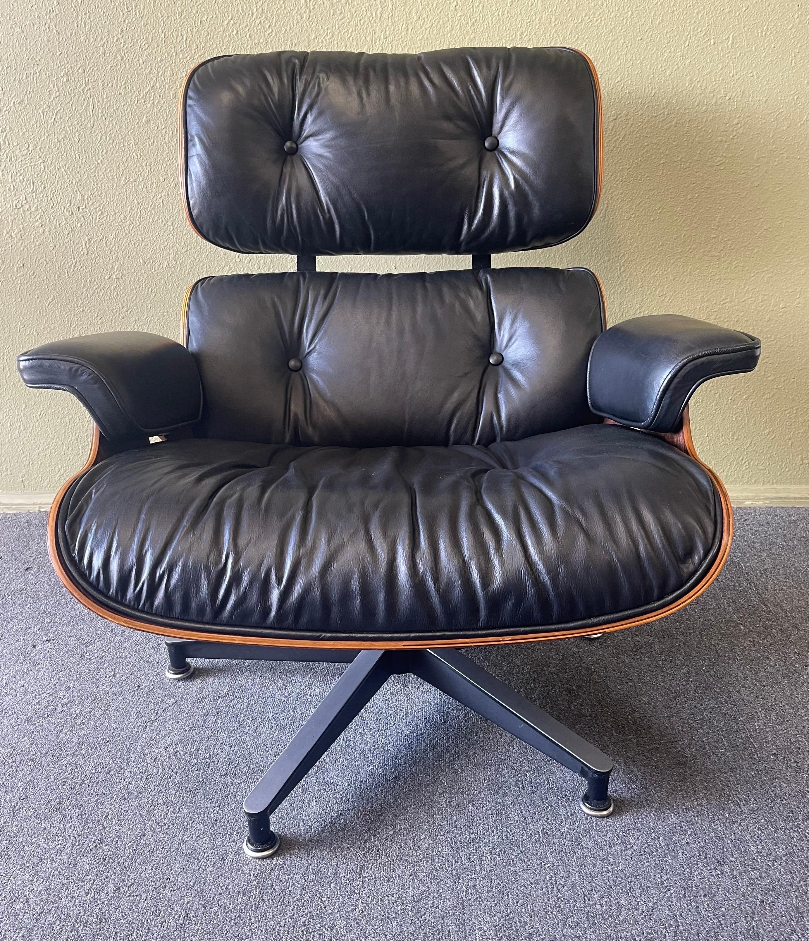 Iconic Herman Miller Eames Rosewood Lounge Chair and Ottoman, Model 670 & 671 In Good Condition In San Diego, CA