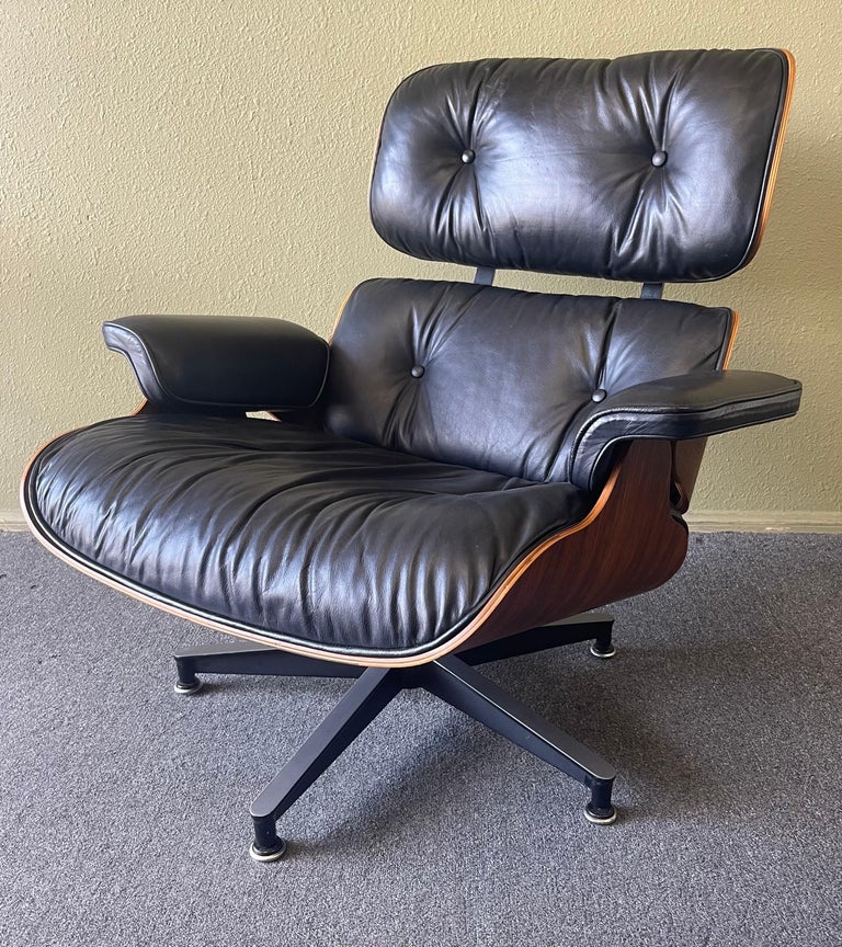 Leather Iconic Herman Miller Eames Rosewood Lounge Chair and Ottoman, Model 670 & 671 For Sale