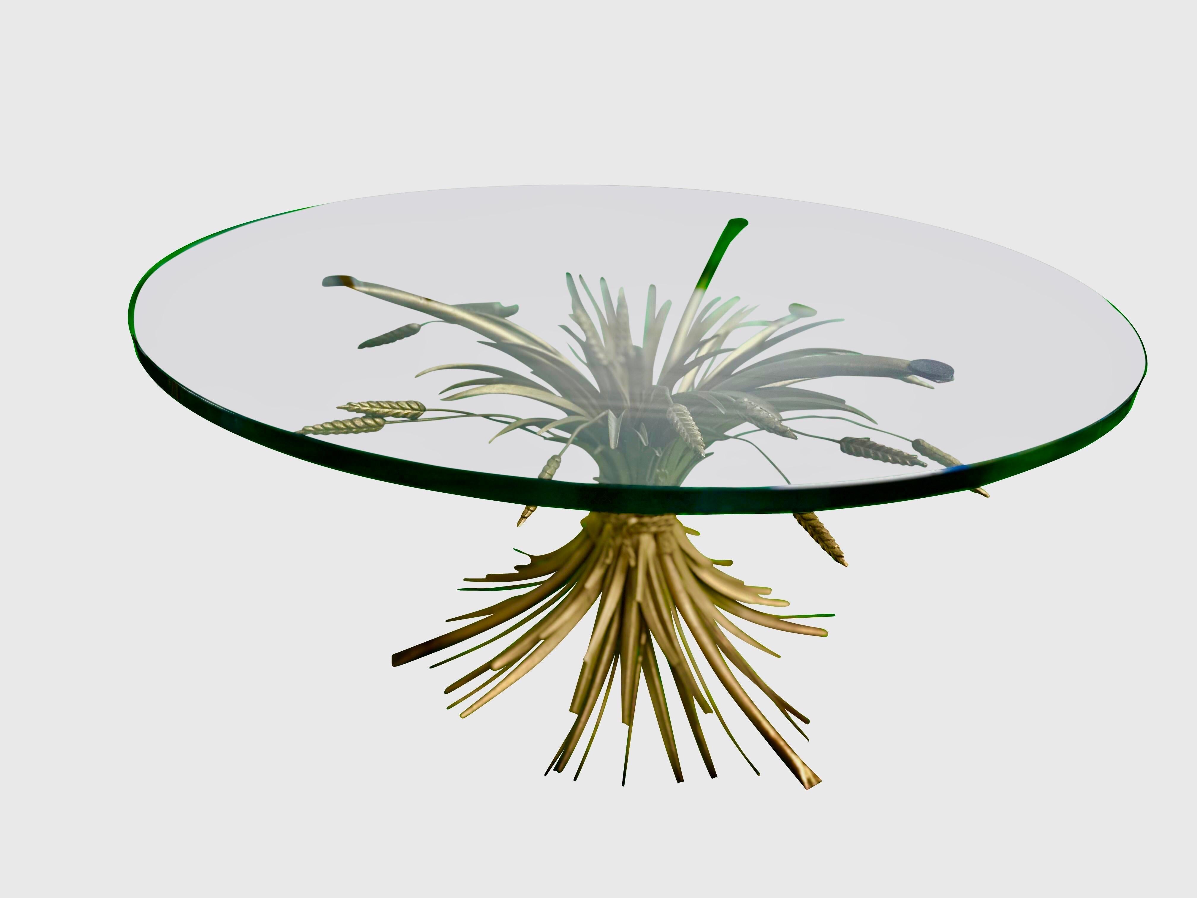Doré Table d'appoint emblématique Hollywood Regency dorée style Coco Chanel style blé en vente