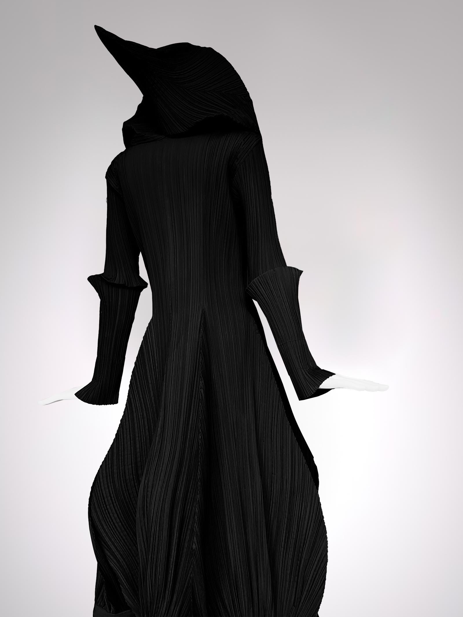 Iconic ISSEY MIYAKE Tulip Dress Black Sculptural Editorial Dramatic In Excellent Condition In Berlin, BE