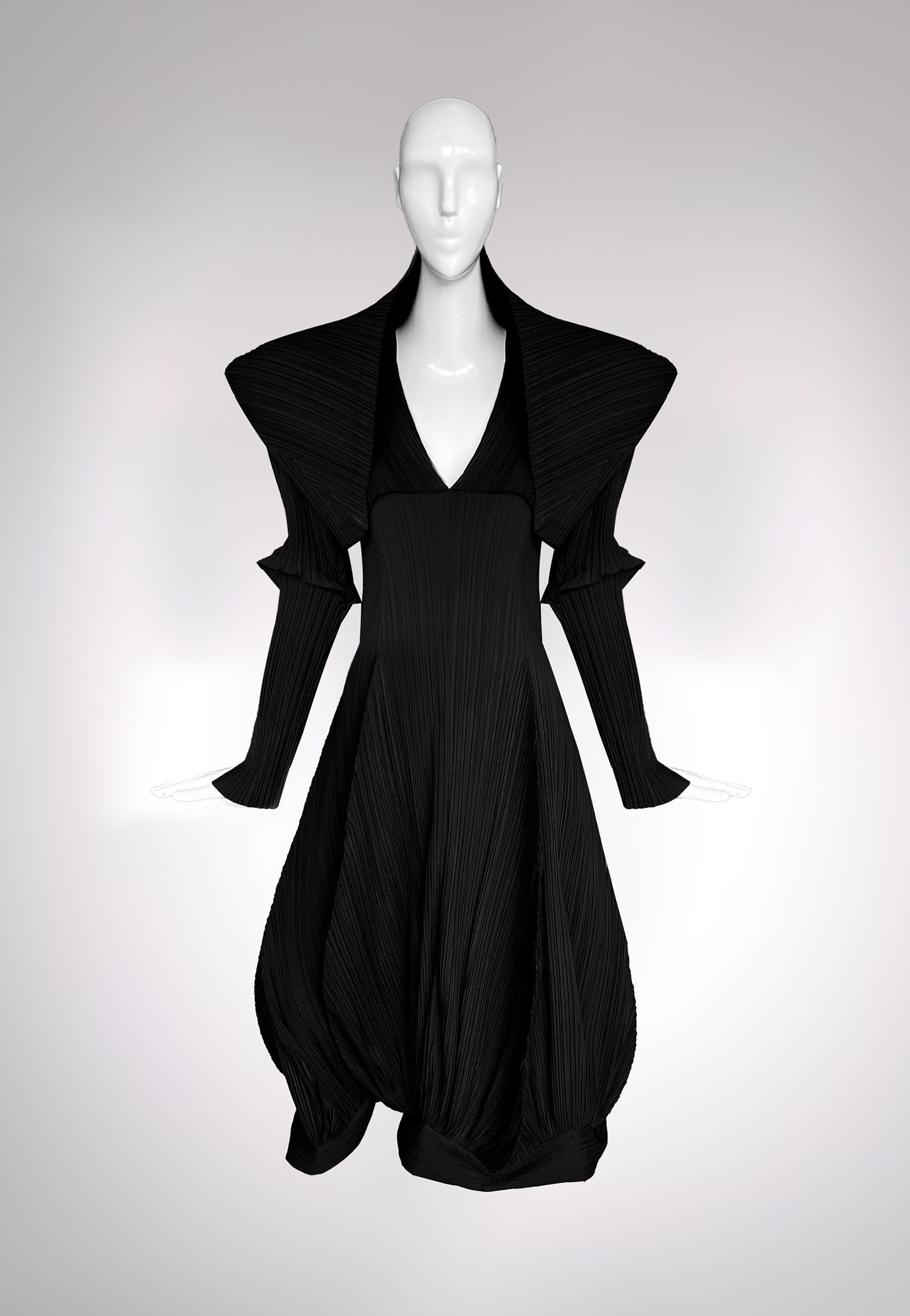 Iconic ISSEY MIYAKE Tulip Dress Black Sculptural Editorial Dramatic 4