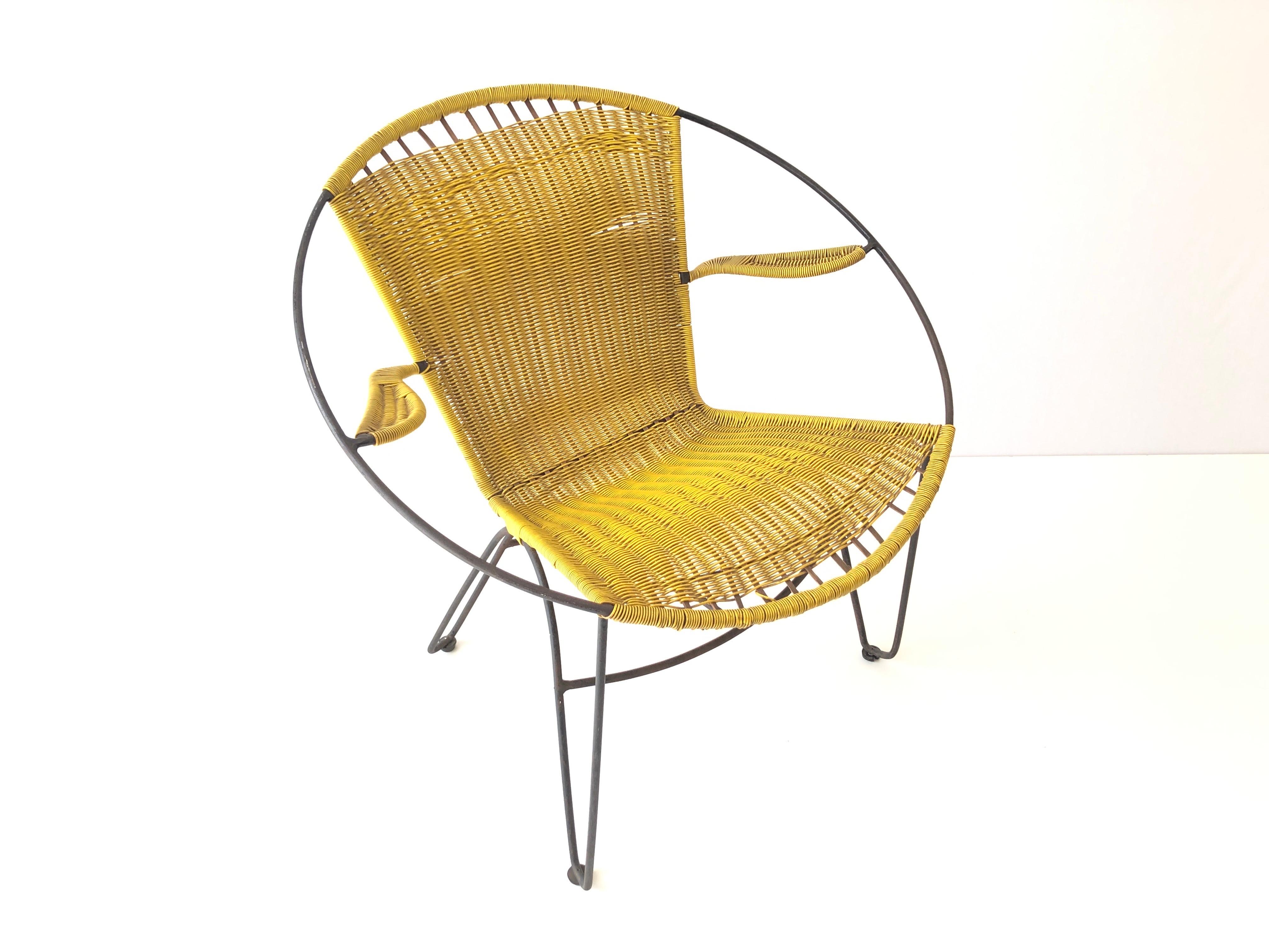 Mid-Century Modern Iconic Italian Yellow Spaghetti Circle Design Relax Chair, 1970s, Italy For Sale