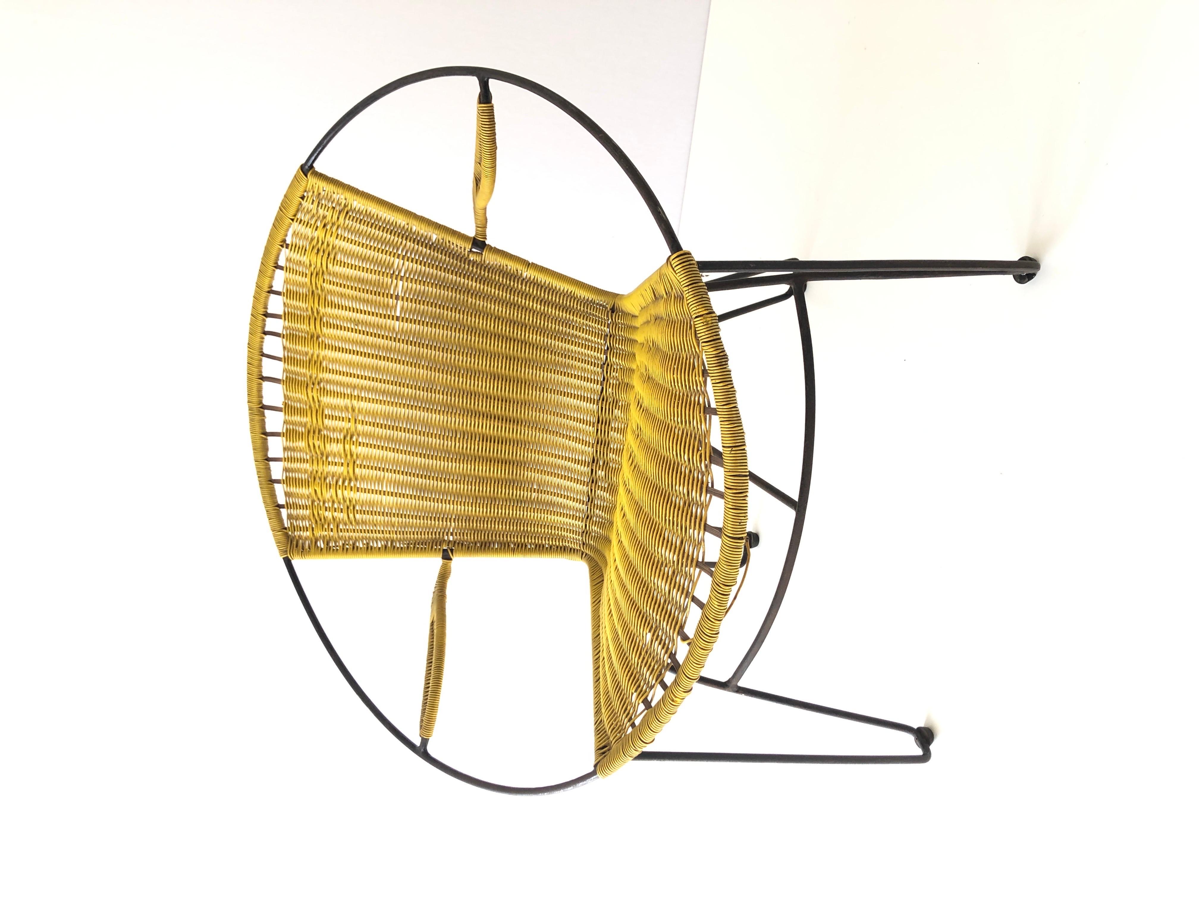 Iconic Italian Yellow Spaghetti Circle Design Relax Chair, 1970s, Italy In Excellent Condition For Sale In Hagenbach, DE