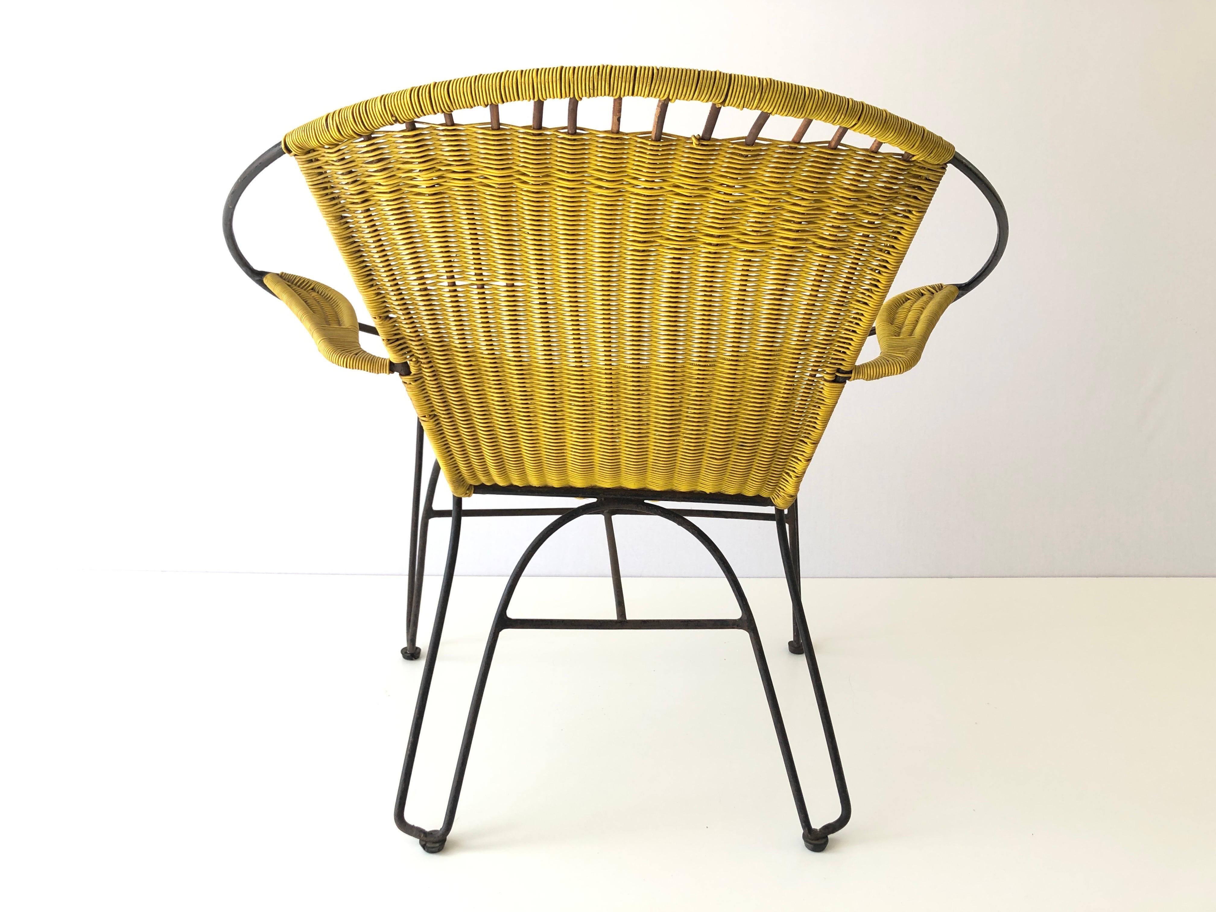 Metal Iconic Italian Yellow Spaghetti Circle Design Relax Chair, 1970s, Italy For Sale