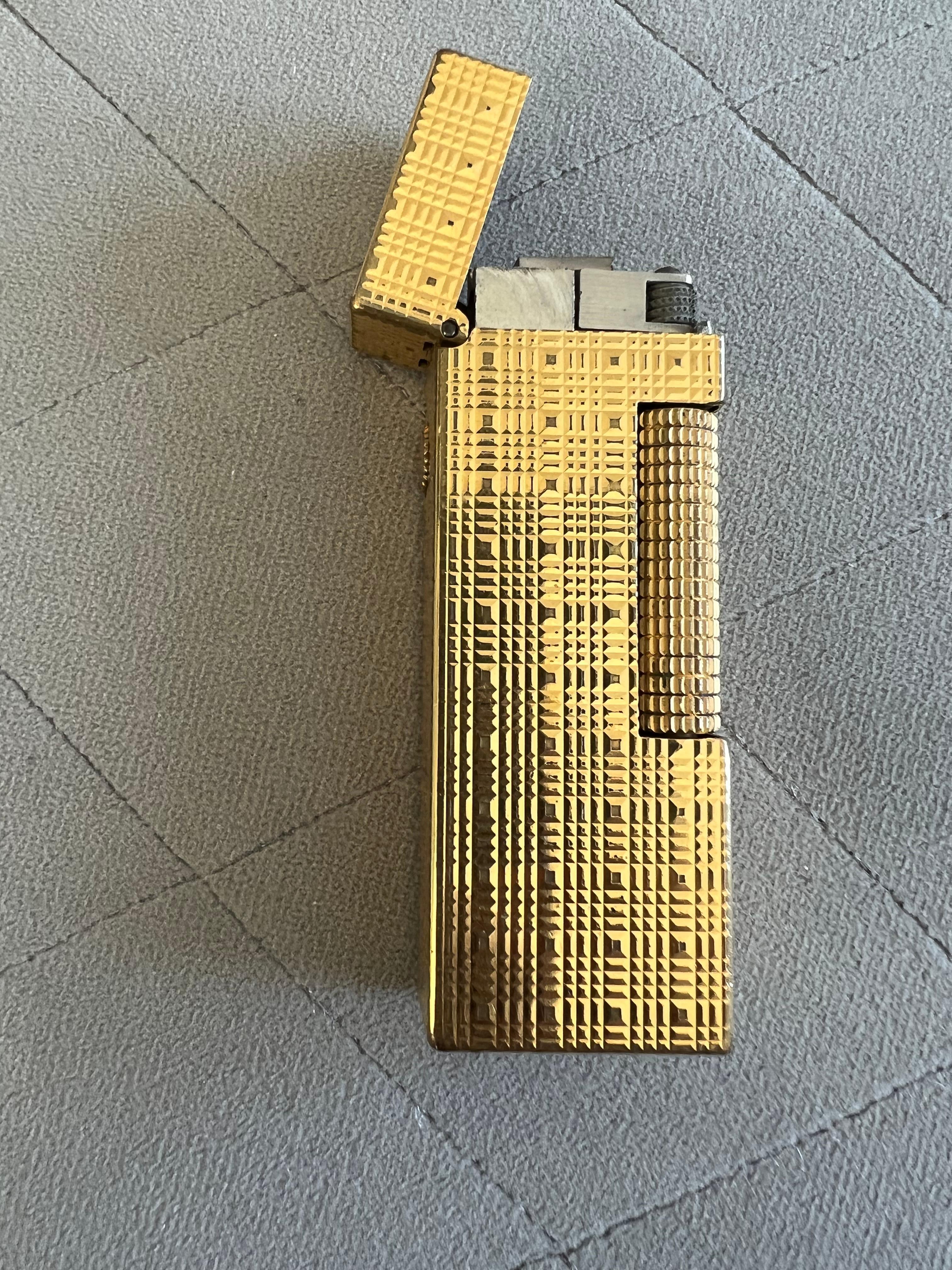 Iconic James Bond Dunhill Gold-Plated Lighter with Original Case In Excellent Condition In New York, NY