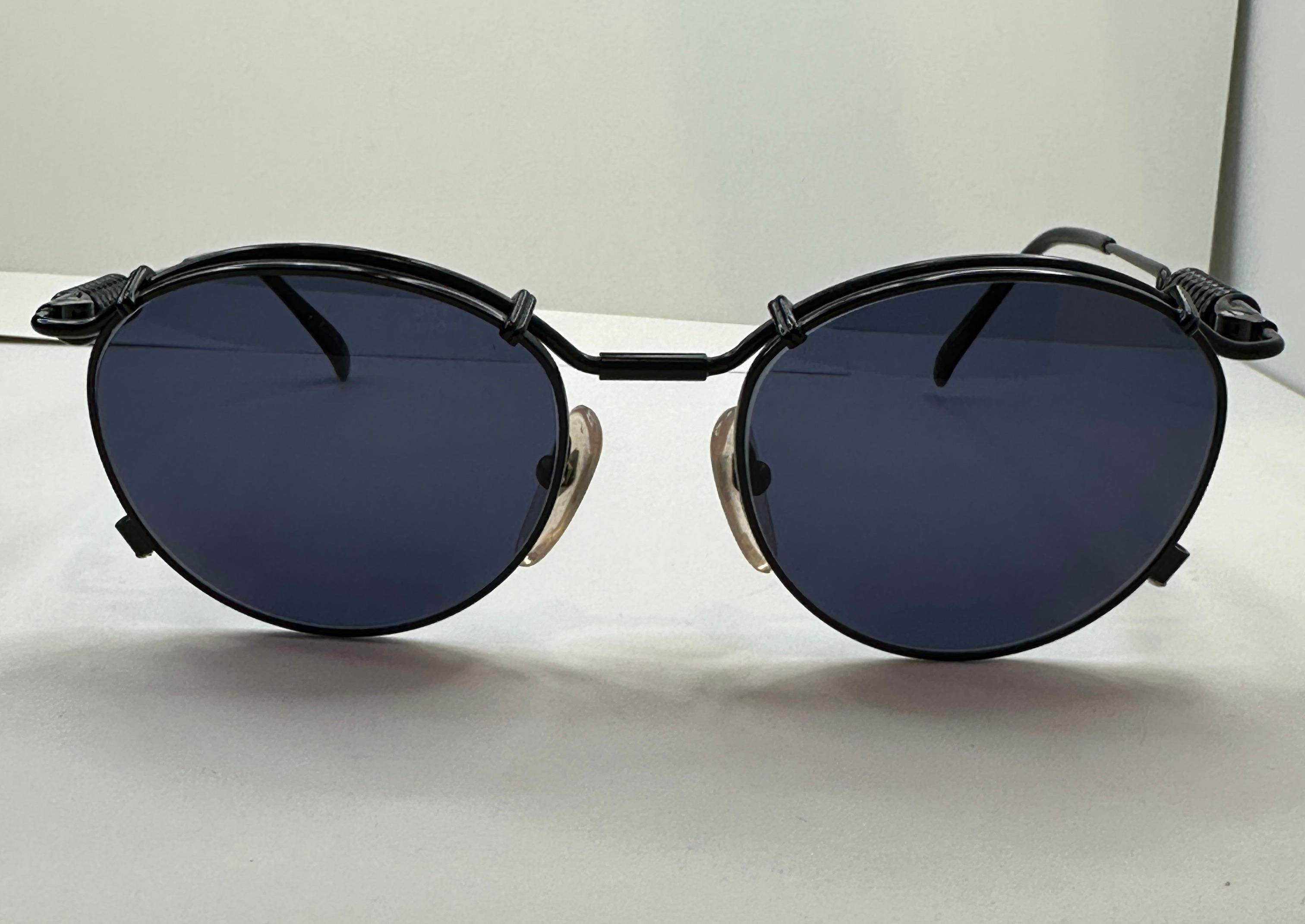 Ikonische Jean Paul Gaultier Schwarze Sonnenbrille aus Metall „Limited Edition“ „Spring Coil“ „Spring Coil“ im Angebot 2