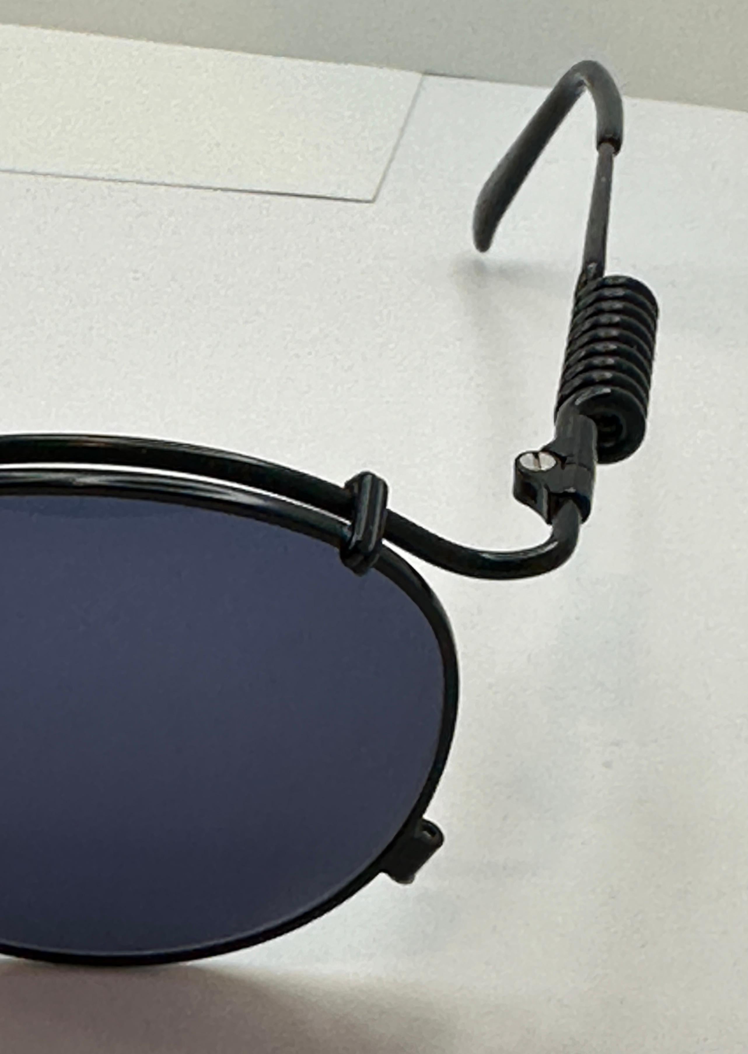 Ikonische Jean Paul Gaultier Schwarze Sonnenbrille aus Metall „Limited Edition“ „Spring Coil“ „Spring Coil“ im Angebot 5