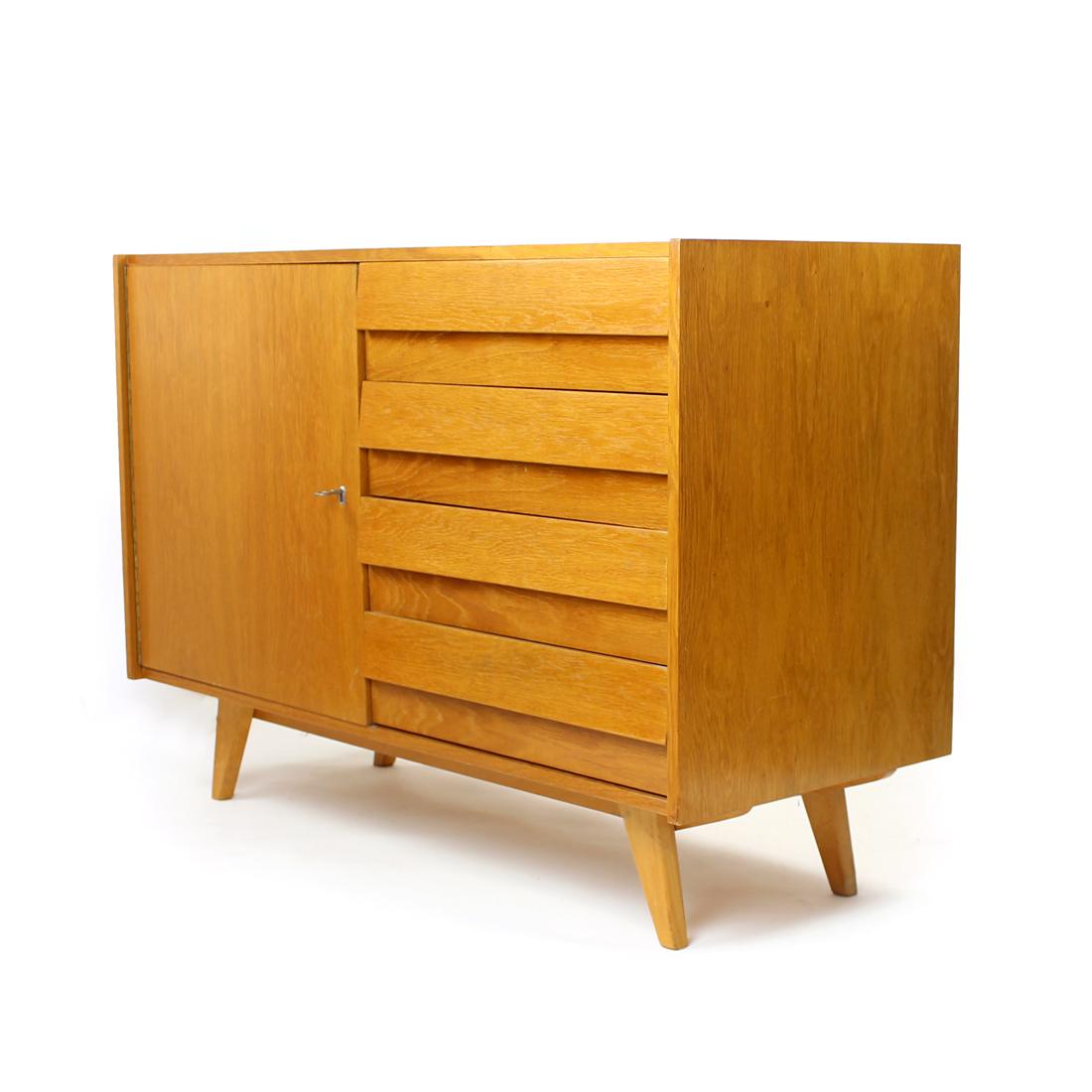 Iconic Jiroutek Sideboard Type U 460 In Oak, Interier Praha 1960s In Good Condition For Sale In Zohor, SK