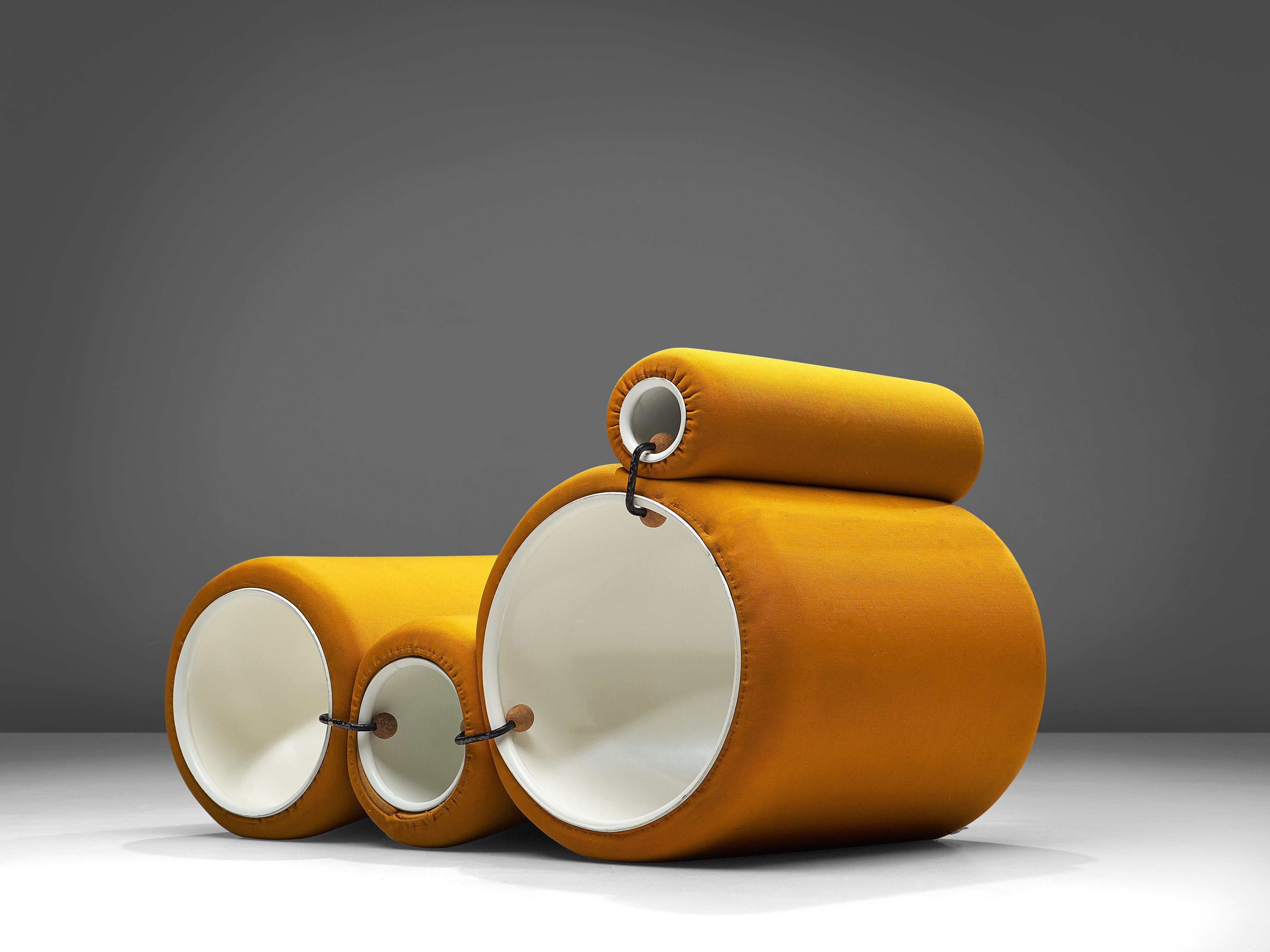italien Chaise Tube emblématique de Joe Colombo en tissu jaune en vente