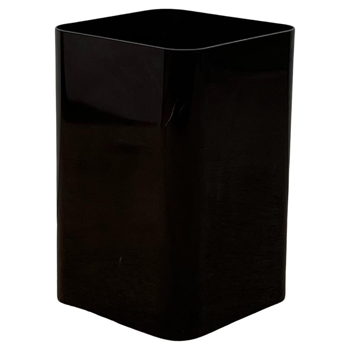 Paper basket in dark brown plastic model 4672, designed by Ufficio Tecnico Kartell and produced by Kartell in the 70s.

This square base basket has rounded edges, a signature of the iconic Componibili series designed by Anna Castelli Ferrieri in the