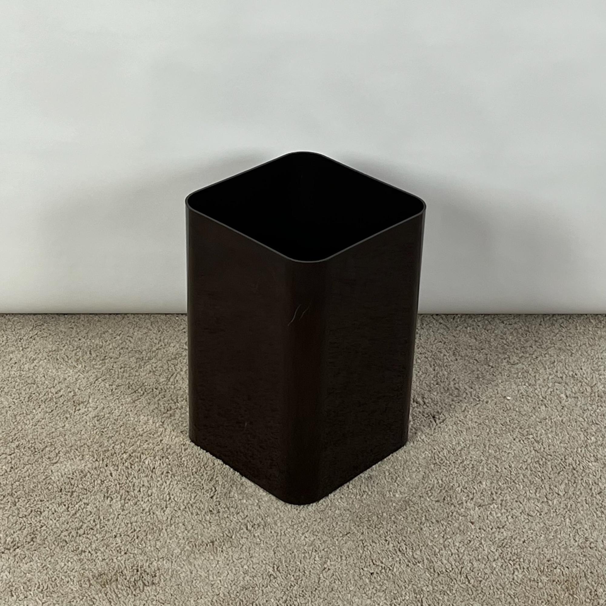Industrial Iconic Kartell 4672 Dark Brown Plastic Paper Basket - Ufficio Tecnico Design For Sale