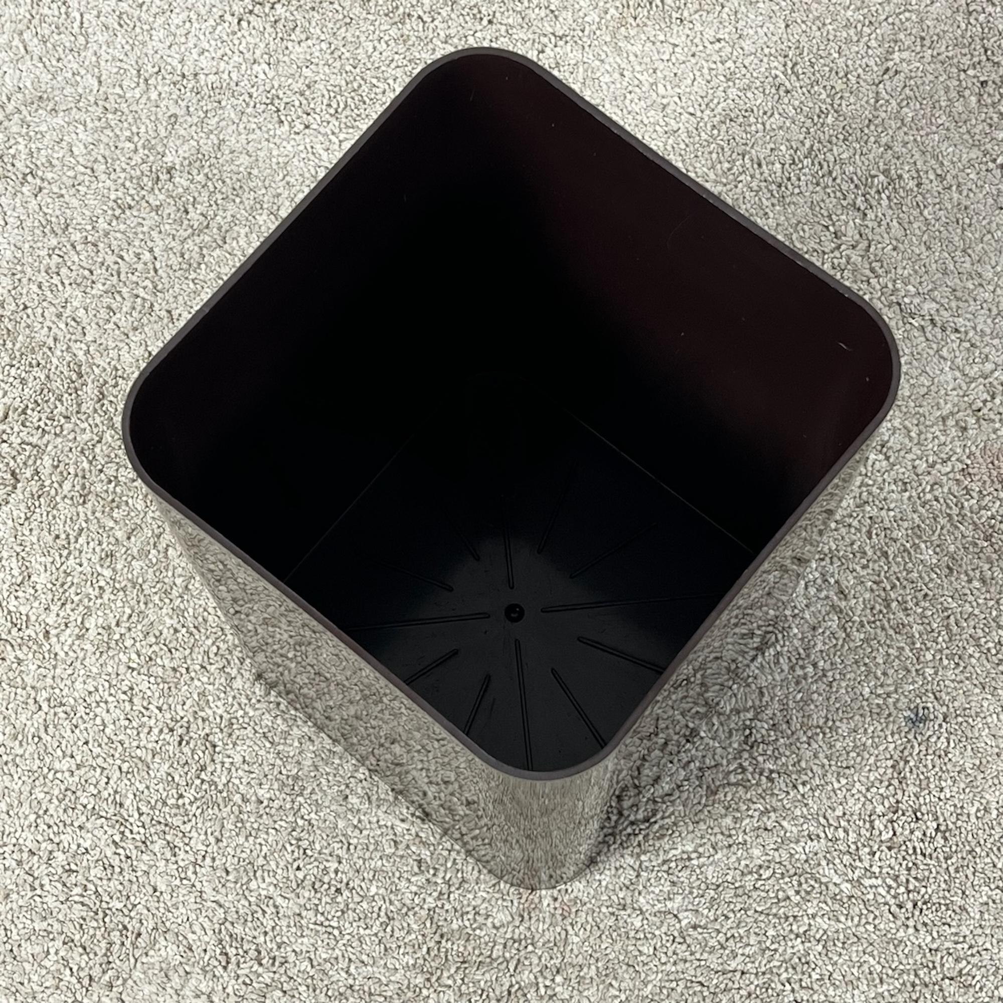 Late 20th Century Iconic Kartell 4672 Dark Brown Plastic Paper Basket - Ufficio Tecnico Design For Sale