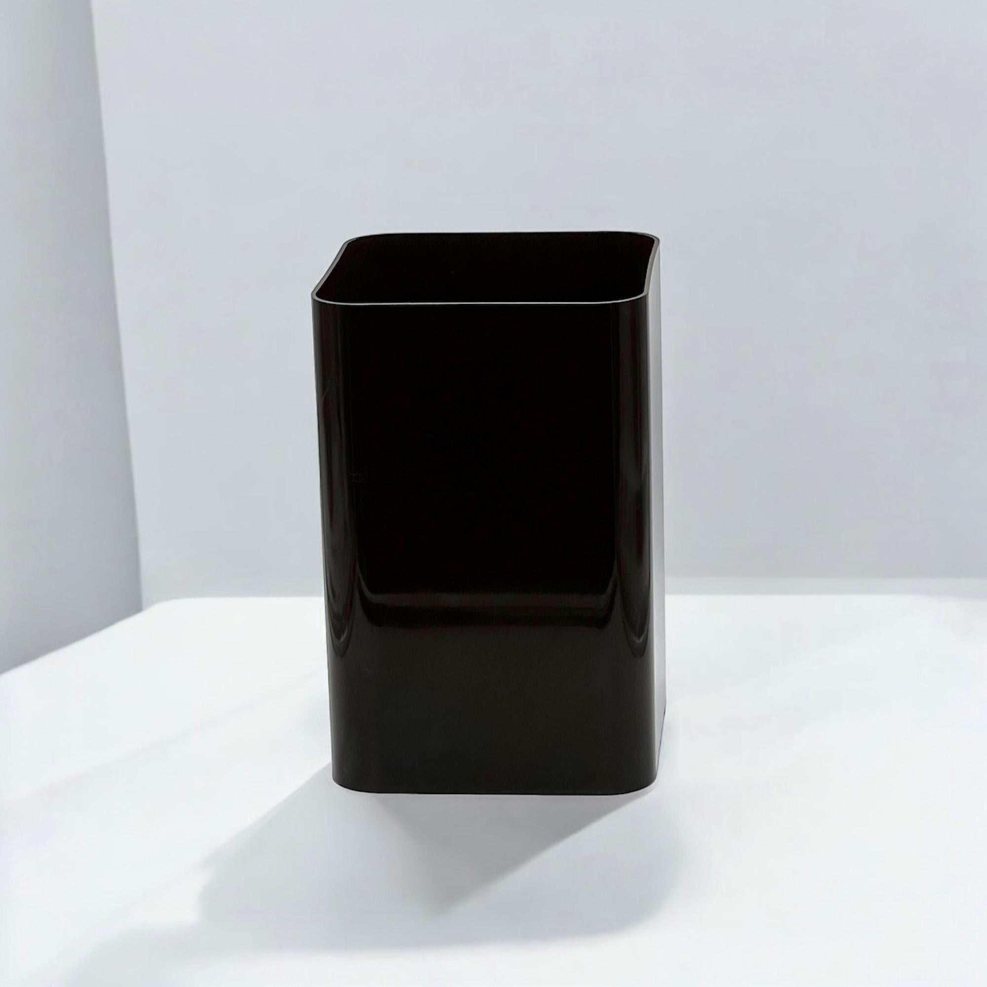Fin du 20e siècle Corbeille à papier en plastique Iconique Kartell 4672 Dark Brown - Ufficio Tecnico Design en vente