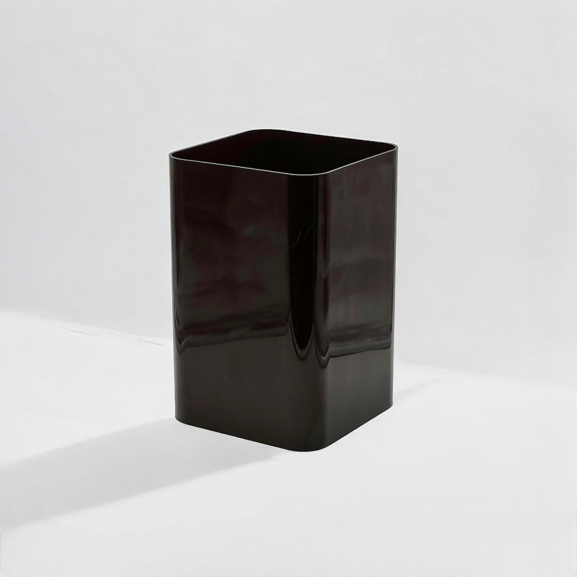 Corbeille à papier en plastique Iconique Kartell 4672 Dark Brown - Ufficio Tecnico Design en vente 1