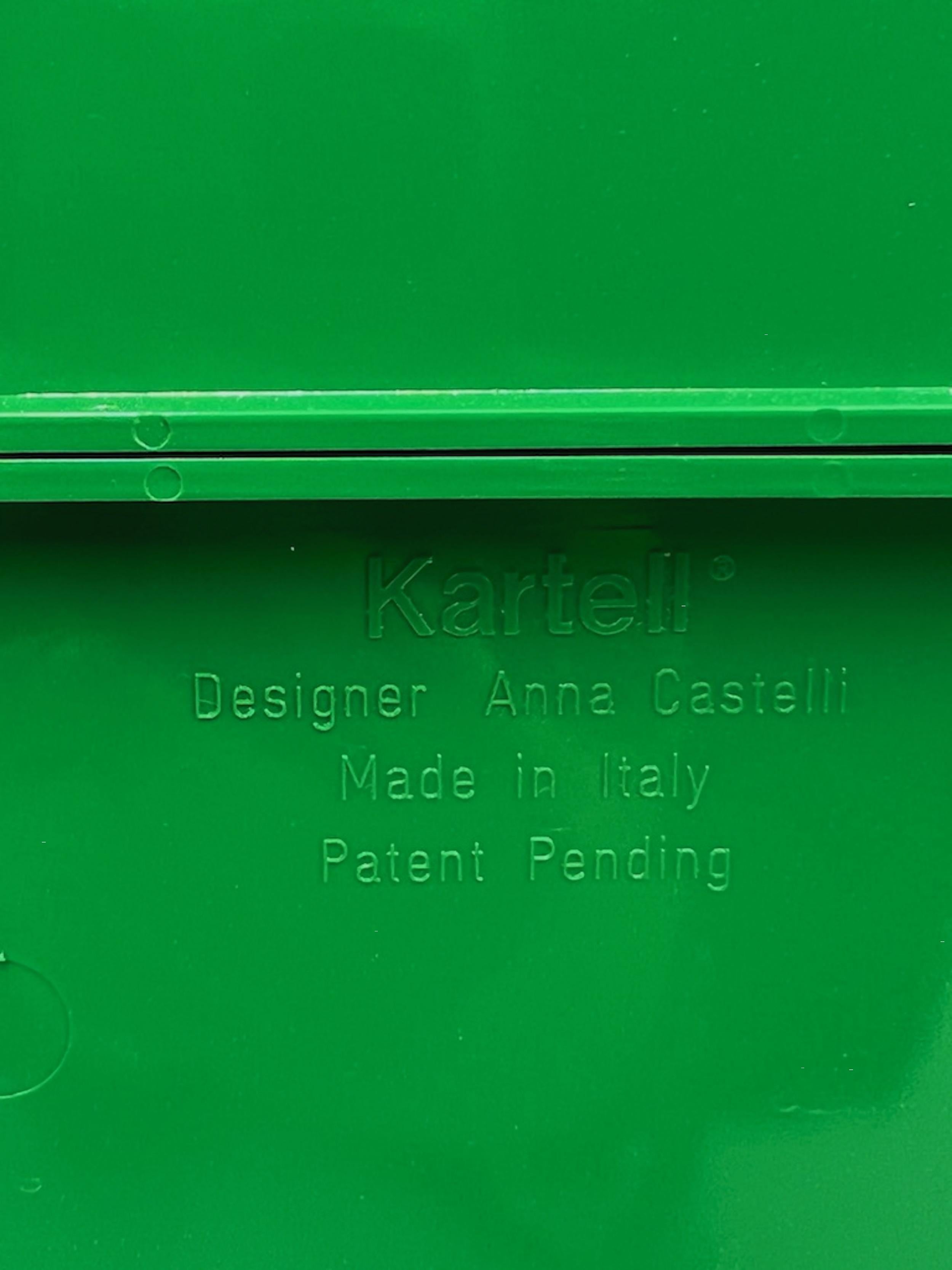 Milieu du XXe siècle Miroir Kartell emblématique en vert par Anna Castelli Ferrieri, 1970  en vente