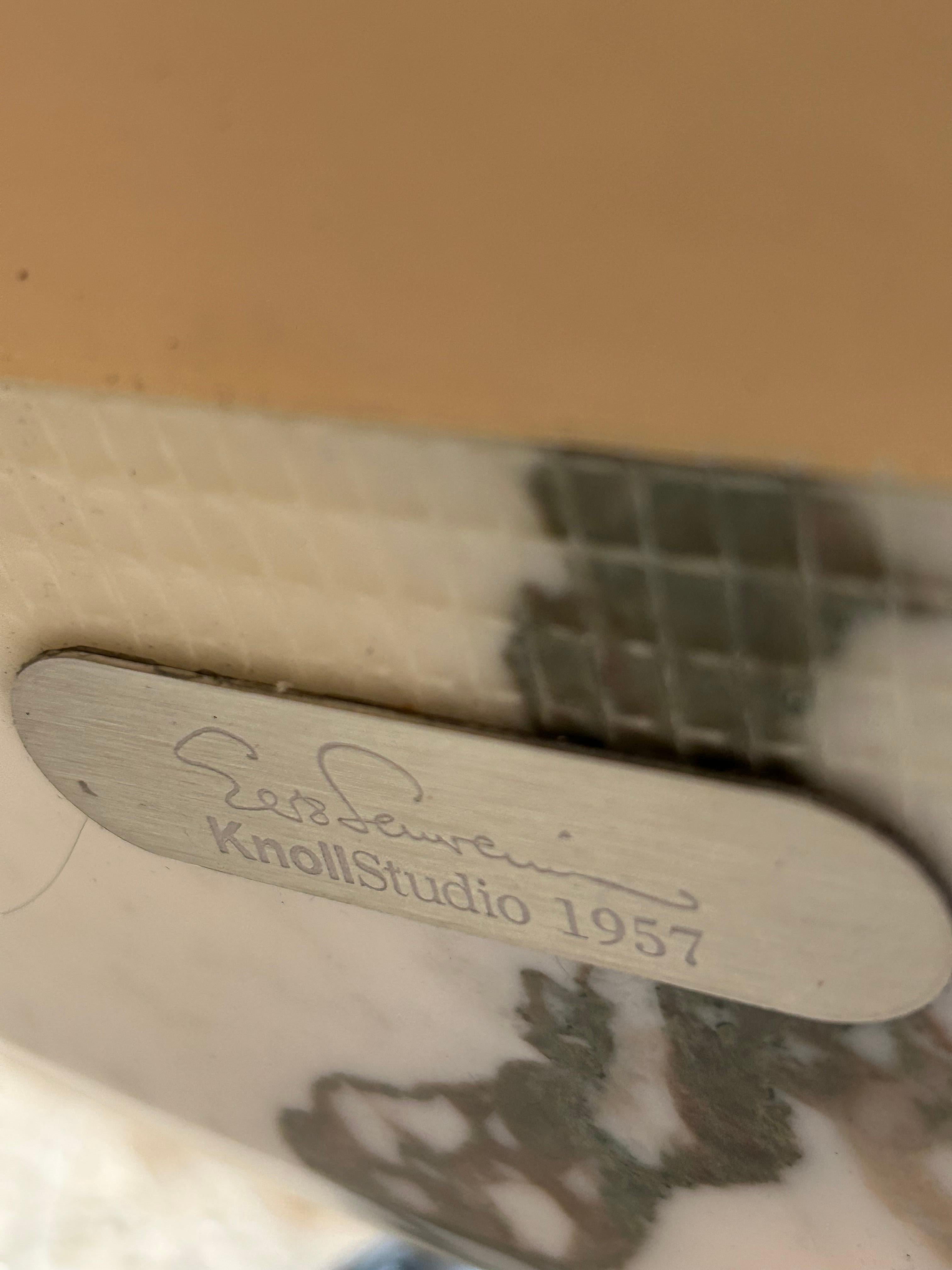 Contemporary Iconic Knoll Eero Saarinen Small Round Martini Table with Marble Top For Sale