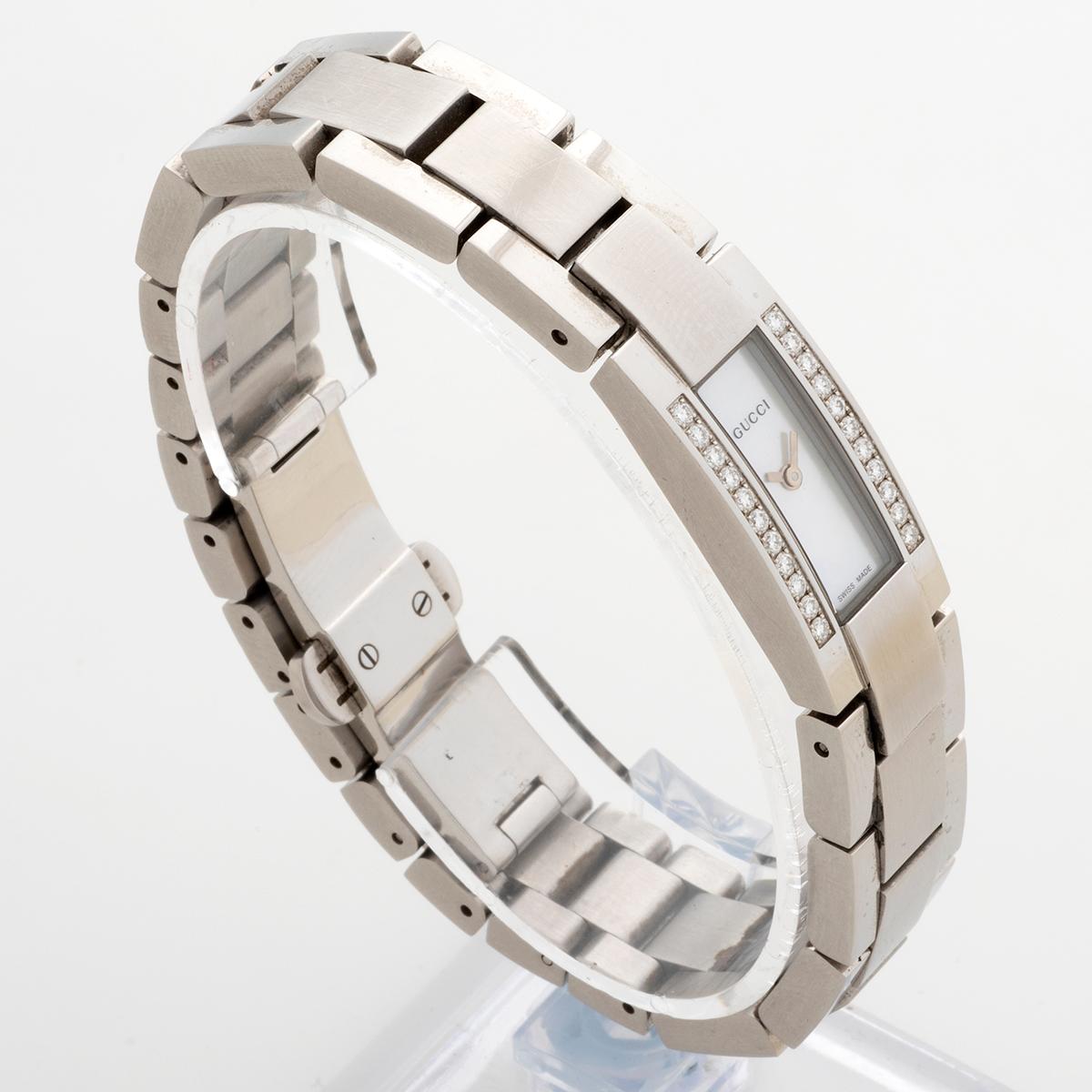 Our very rare neo vintage Gucci 4600L features a 14 x 28mm stainless steel case set with diamonds, mother of pearl dial and stainless steel bracelet. An iconic late 1990s/early 2000s design, this example is presented in excellent condition, there