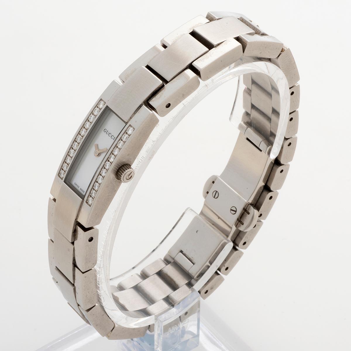 Iconic Ladies Gucci Wristwatch 4600L, Mother of Pearl Dial, Diamonds, 1990's.. In Good Condition In Canterbury, England