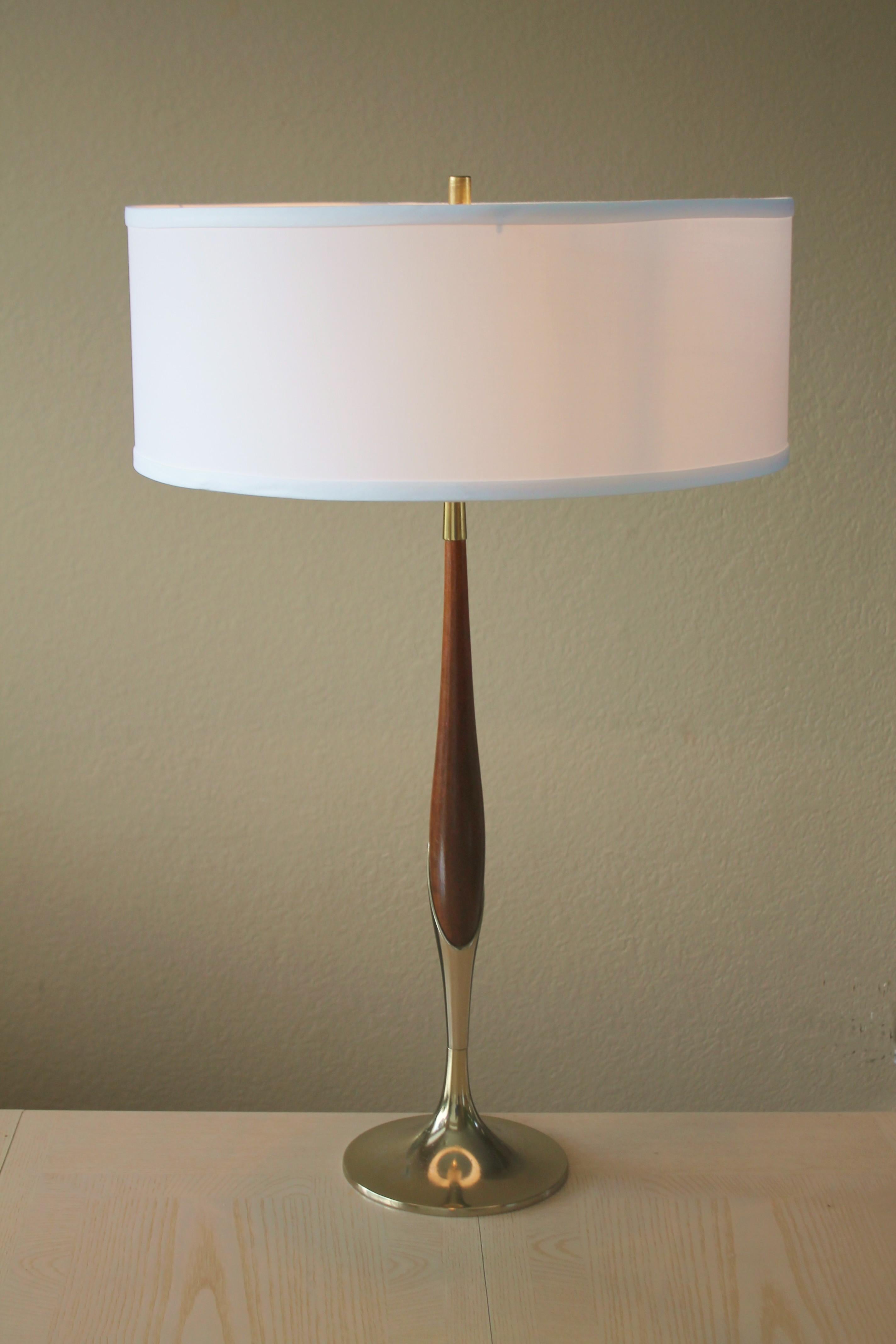 Magnificent!

Brass & Walnut
Mid Century Modern
Table Lamp
By Laurel Lamp Company

Circa 1957

Attributed to Designer Richard Barr

Wow! This is an incredible example of the iconic Mid century Walnut & Brass table lamp with a tulip inspired