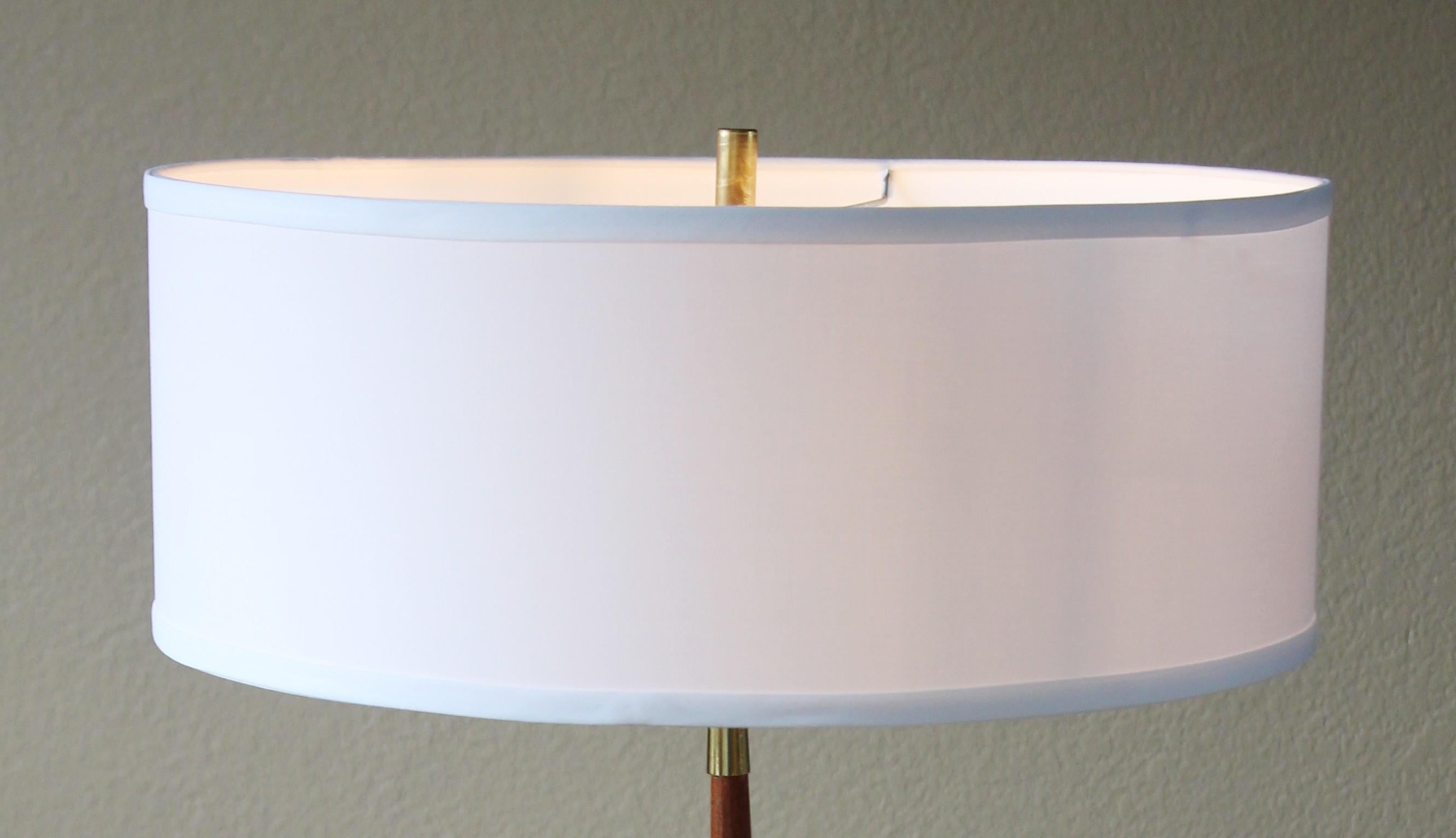 Iconic Laurel Walnut & Brass Mid Century Modern Table Lamp Richard Barr Thurston For Sale 3