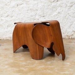 Legado icónico: Taburete Eames Wood Elephant para Vitra, circa 2000
