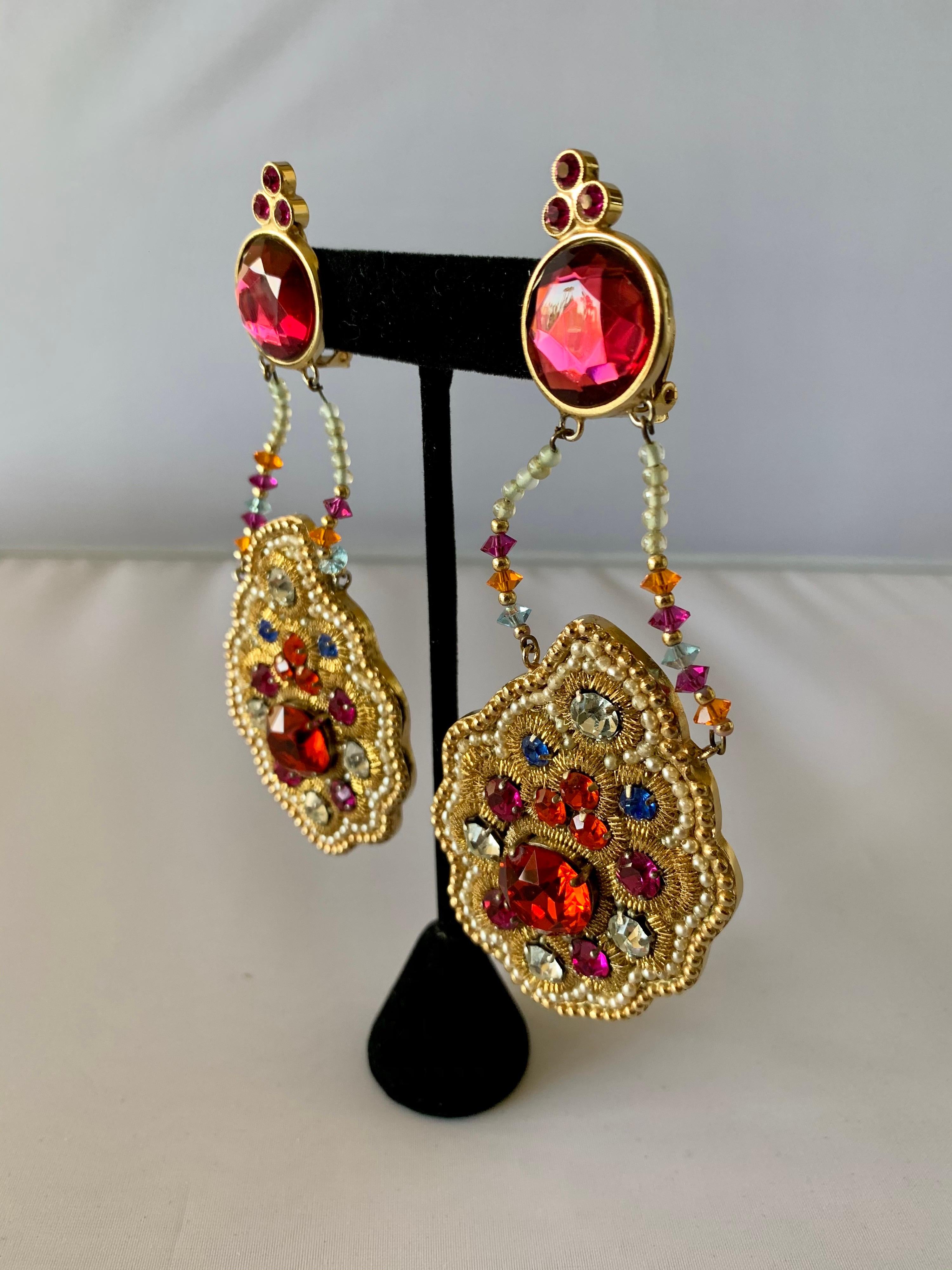 Ikonische Lesage Paris Ohrringe in Übergröße mit Juwelen in Übergröße  (Byzantinisch) im Angebot