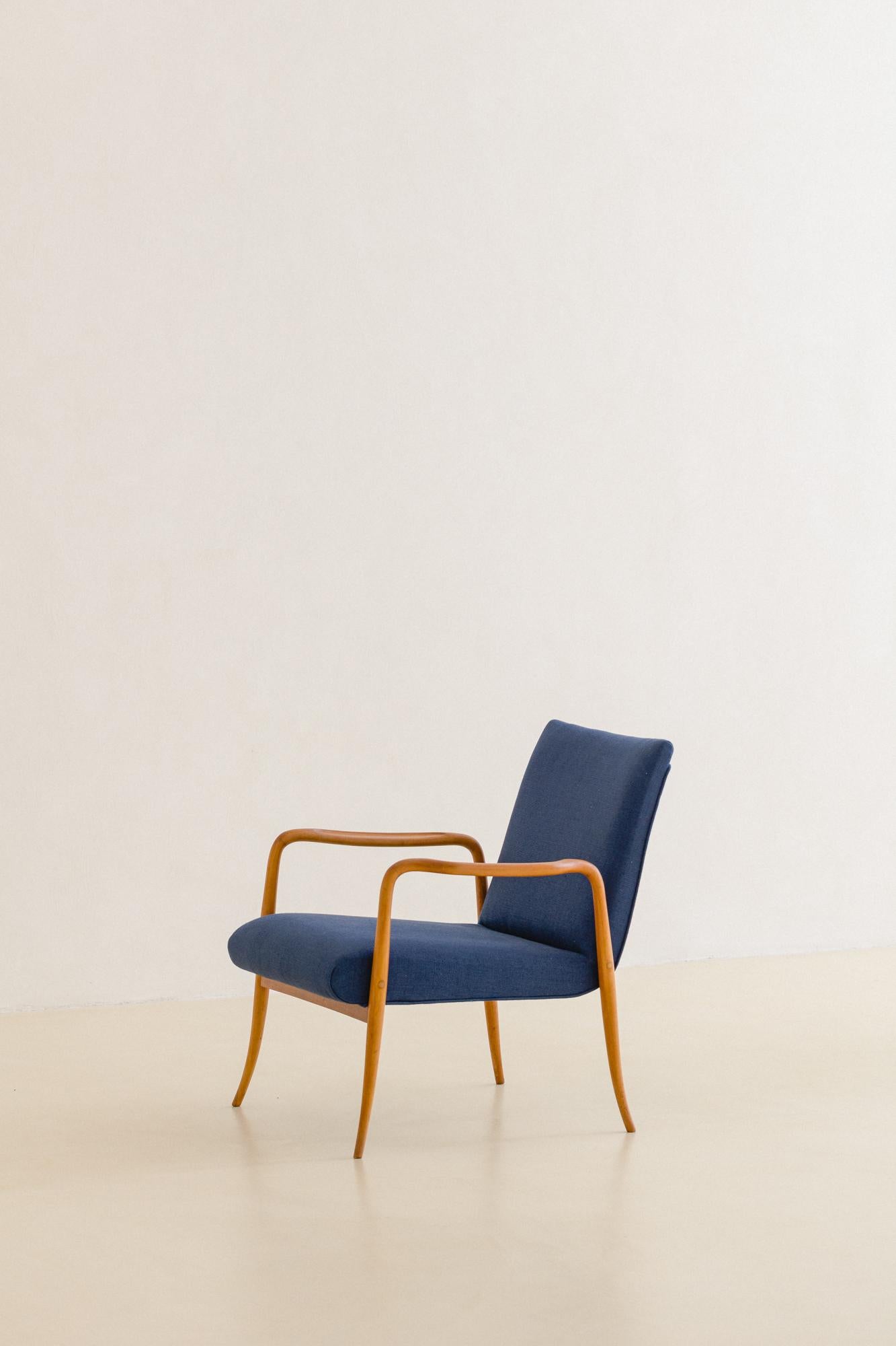 The Leve armchair is one of the fundamental pieces in Brazilian Modern design history. Designed by Joaquim Tenreiro (1906-1992) in 1942, it is considered by its author his first and most significant creation.

Leve means 