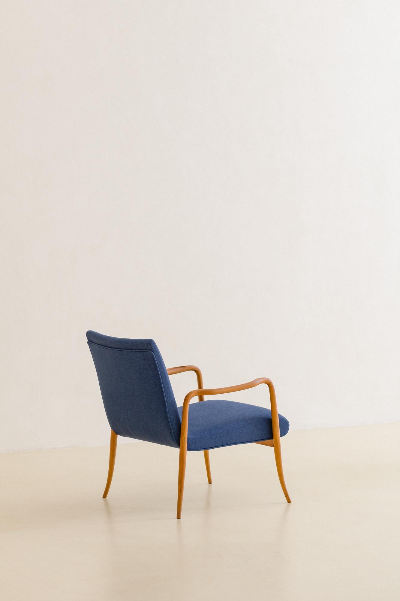 Mid-20th Century Iconic Leve Armchair in Pau Marfim, Joaquim Tenreiro, 1942, Midcentury Brazil For Sale