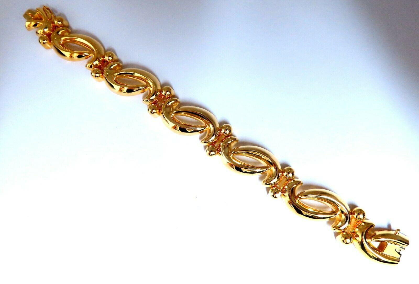 Iconic Link Bracelet

7.25 inch / wearable length

26.9 Grams.

14mm wide links

Secure & Comfortable clasp

14kt yellow gold