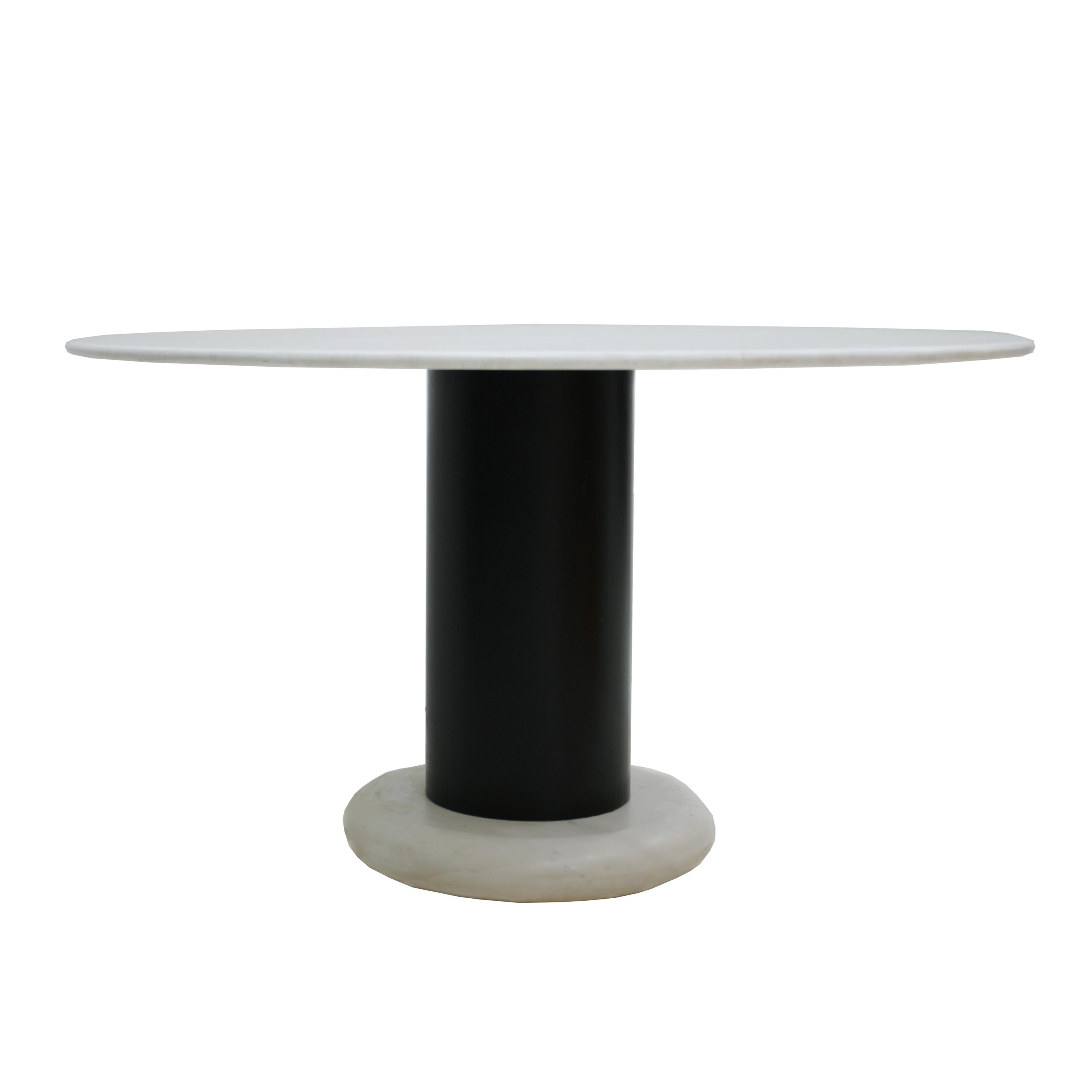 An iconic and beautiful circular table model 