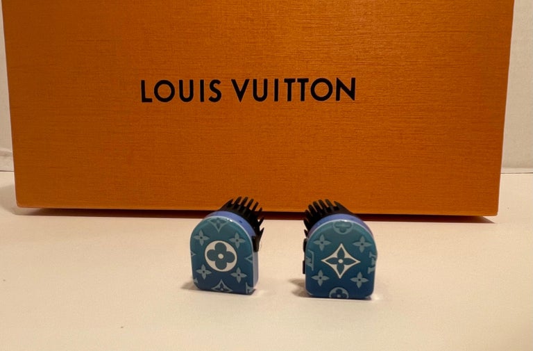 Iconic Louis Vuitton Monogram Wireless Earphones in Vibrant Blue Gradient In Excellent Condition For Sale In Tustin, CA