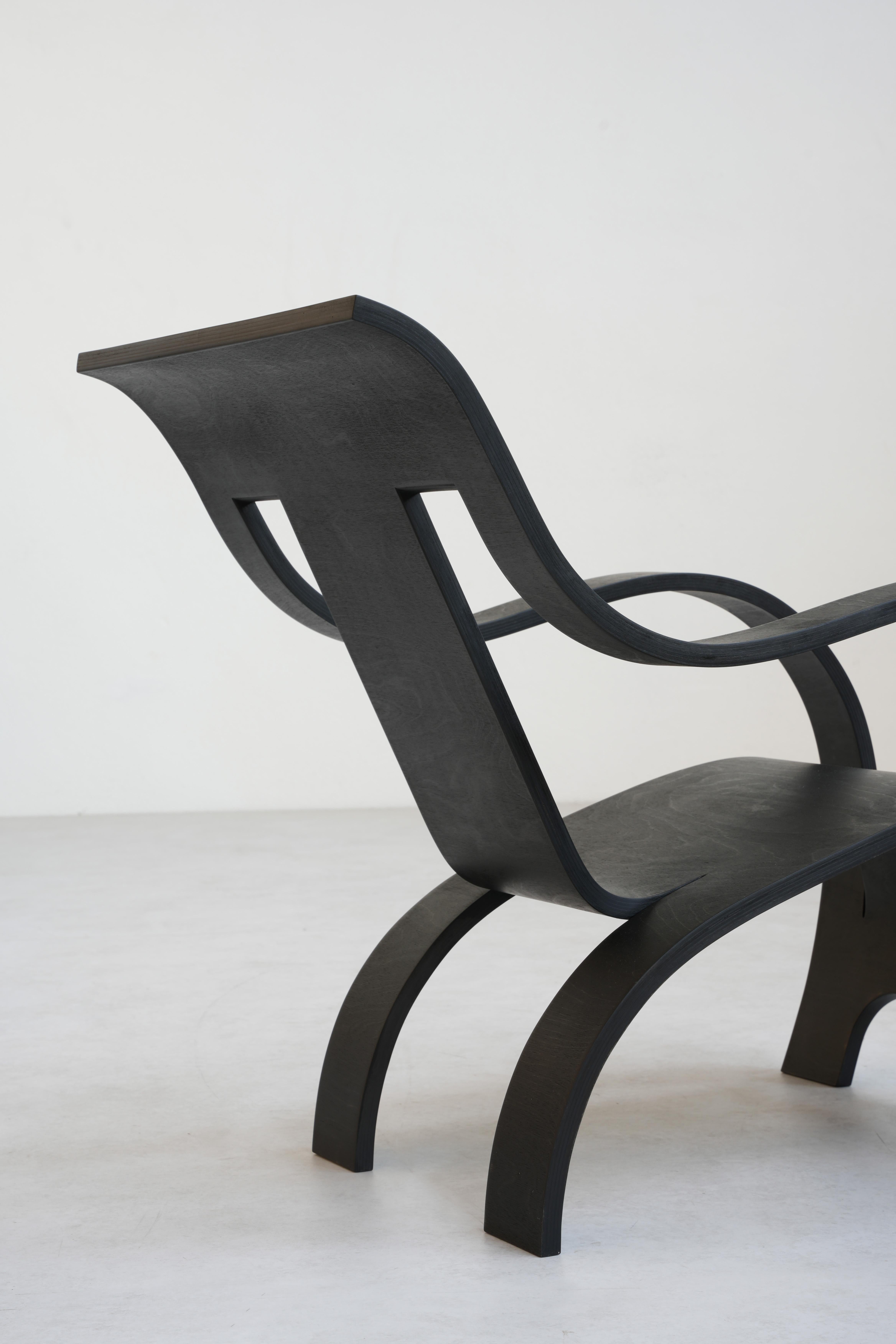 Birch Iconic Lounge Chair by Gerald Summers Reedition in plywood in black, 2024 For Sale