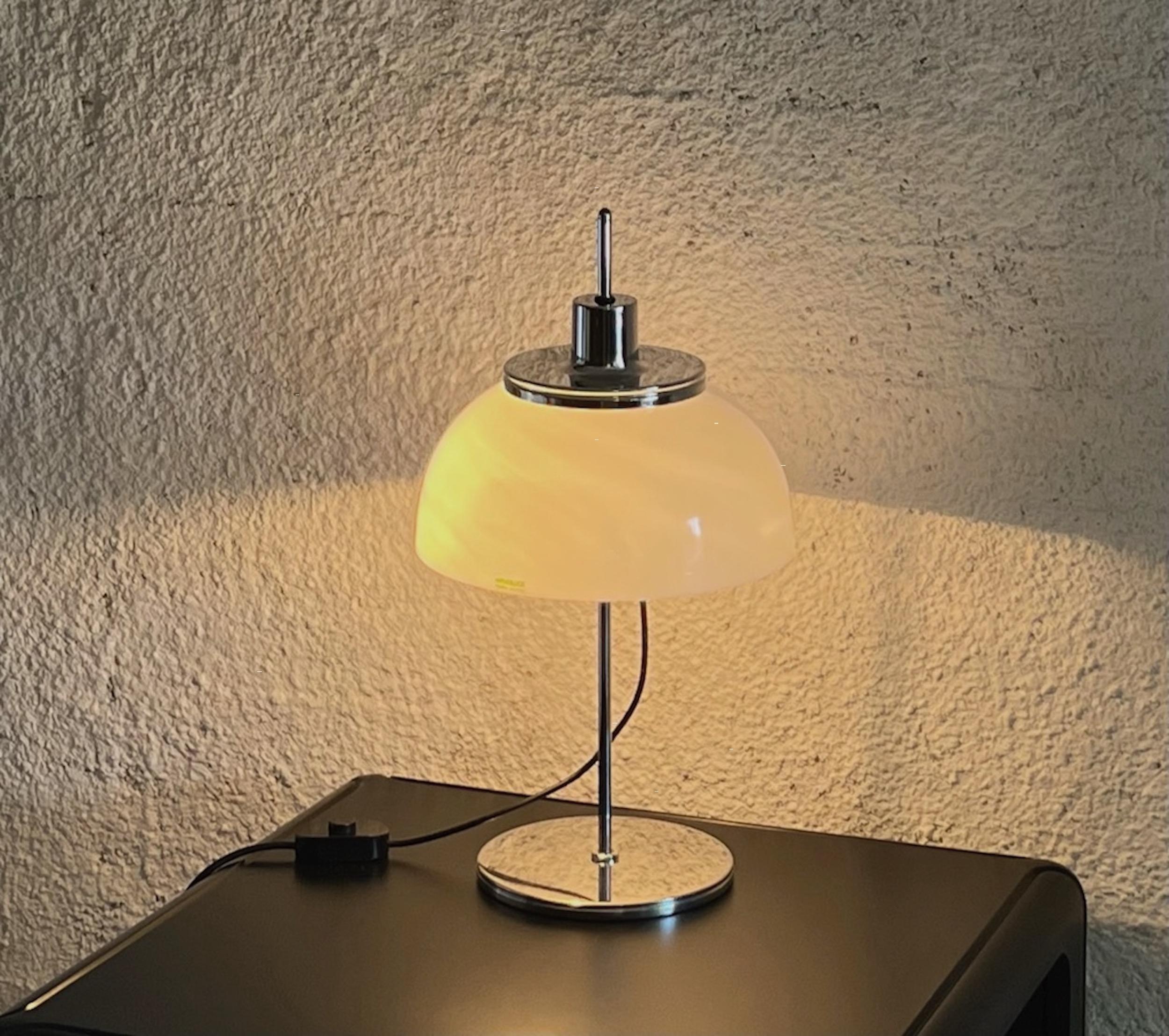 Iconic Metal and Acrylic Table Lamp 'Faro' by Harvey Guzzini, 1970s In Good Condition In San Benedetto Del Tronto, IT