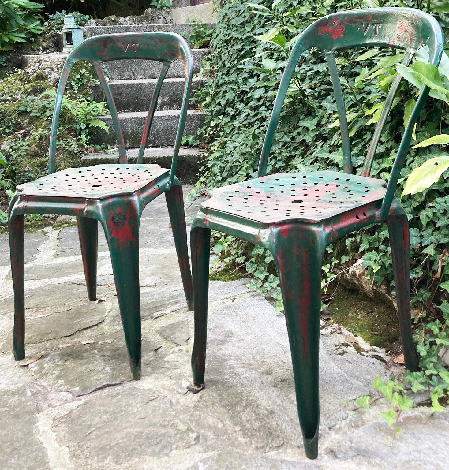 Iconic Metal Chairs by Joseph Mathieu Produced by Pierre Benite, Franche 1940’s In Good Condition For Sale In Milano, IT