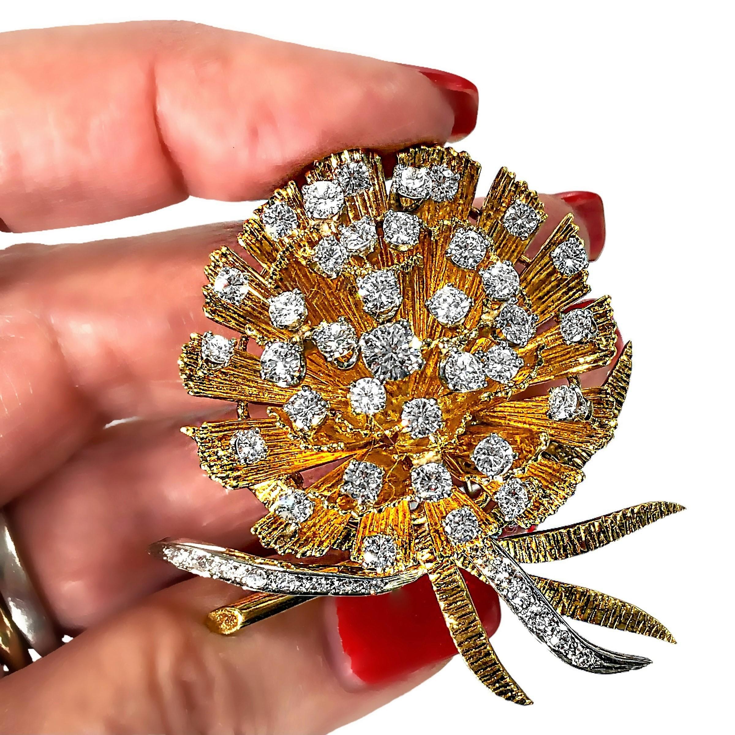 Iconic Mid-20th Century 18K Yellow Gold Flower Brooch with Diamonds For Sale 1
