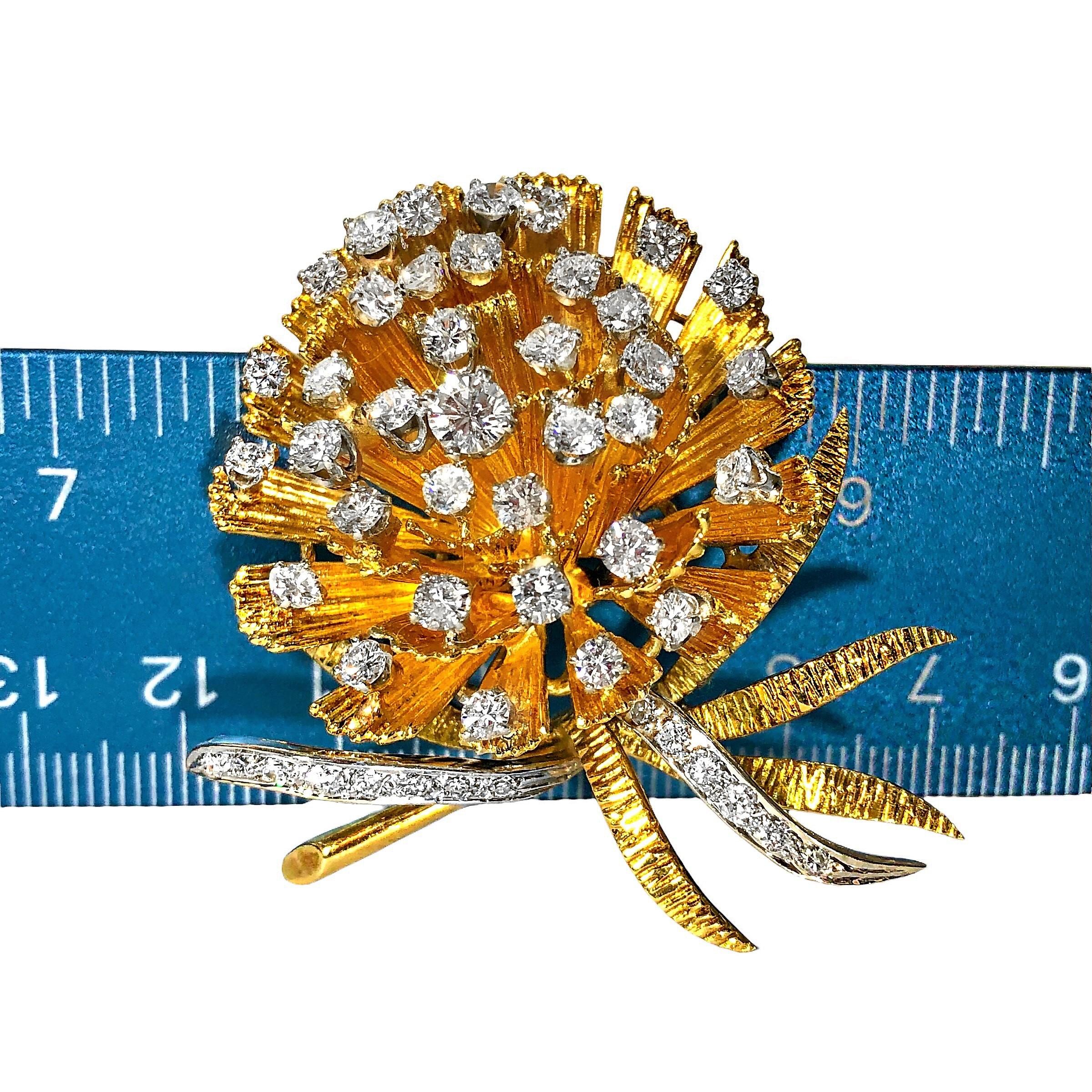 Iconic Mid-20th Century 18K Yellow Gold Flower Brooch with Diamonds For Sale 2