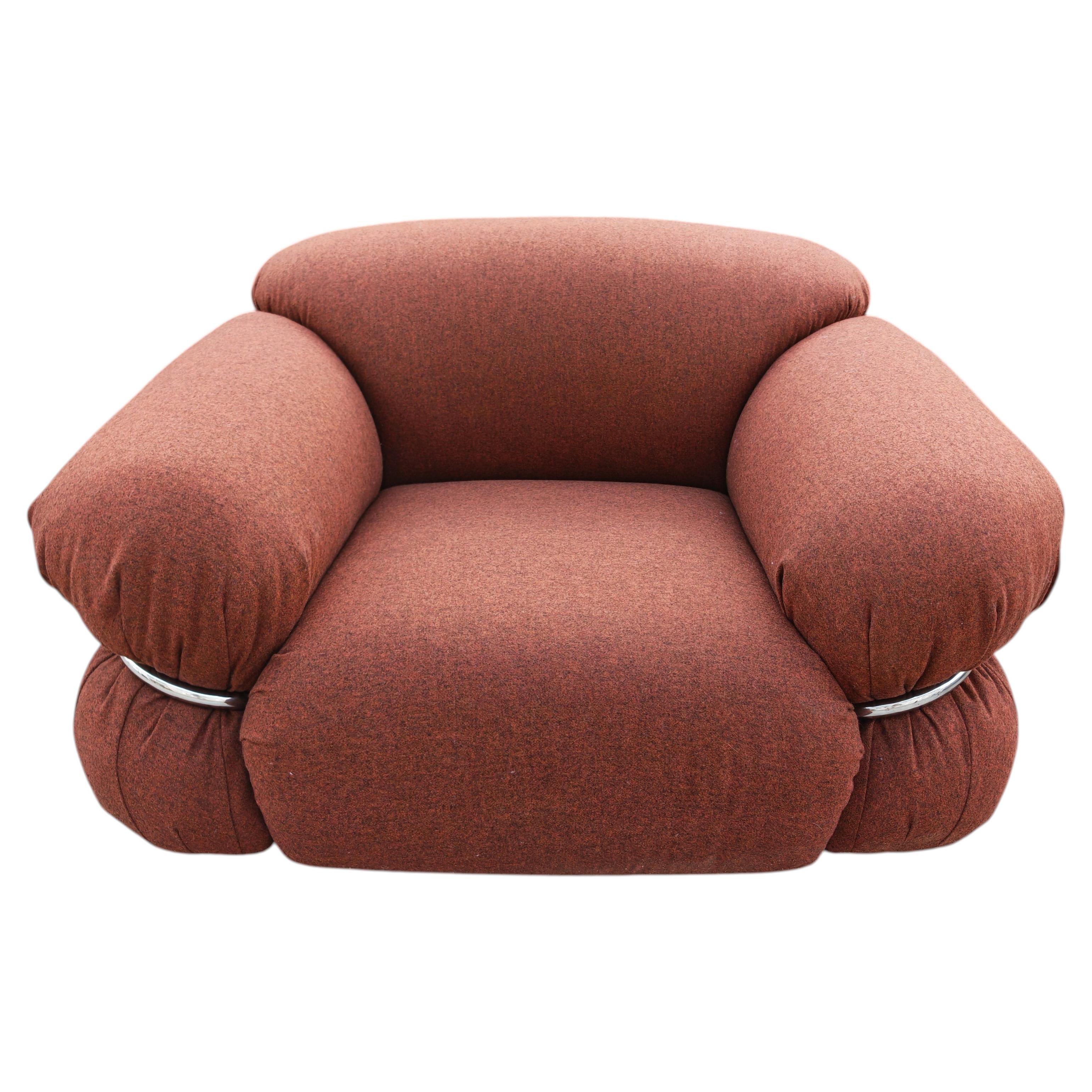 El emblemático sillón de mediados de siglo «Sesann», diseñado por Gianfranco Frattini para Cassina (Italia)