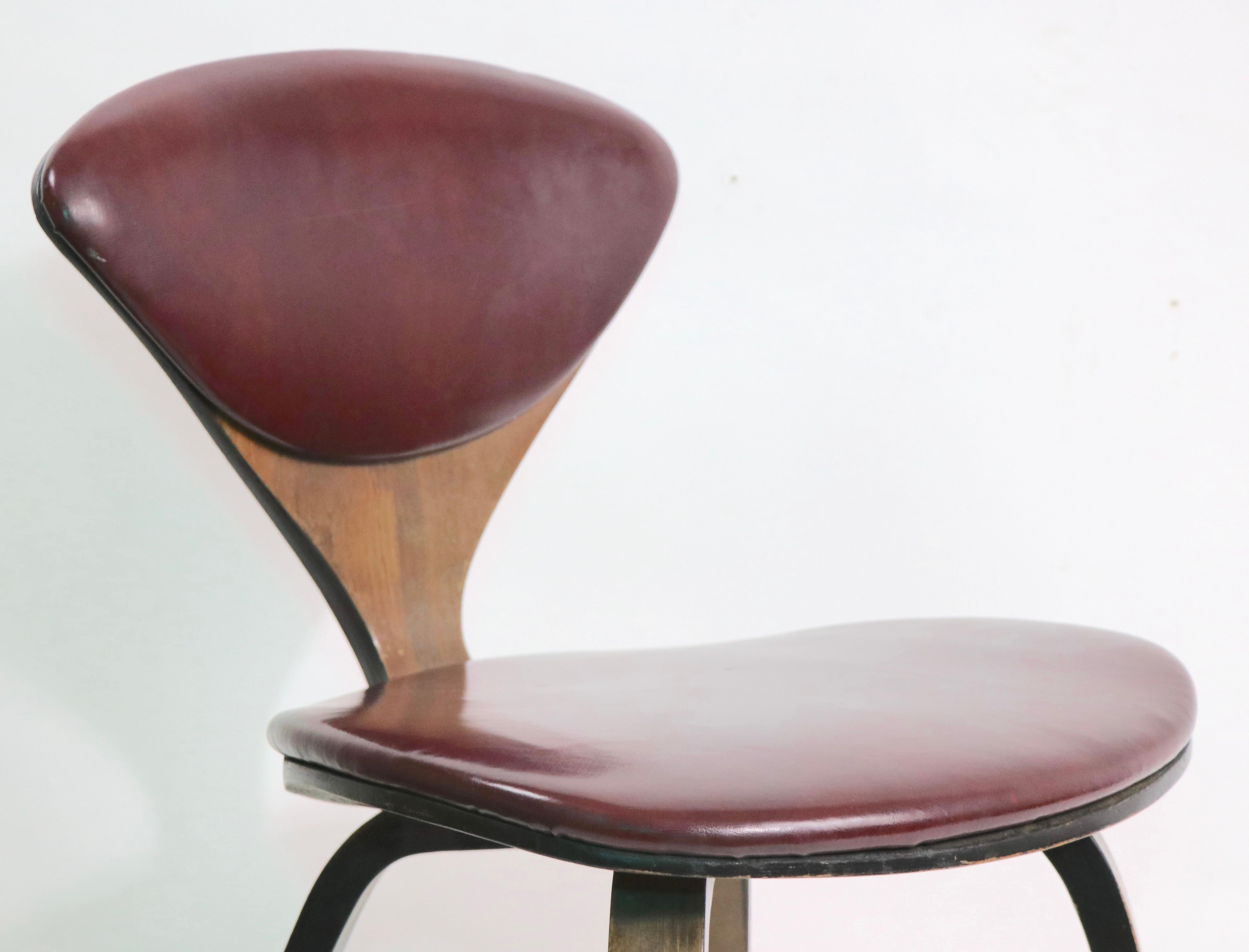 Ikonischer Cherner Plycraft-Stuhl mit gebogenem Sperrholz, Mid-Century im Zustand „Gut“ im Angebot in New York, NY