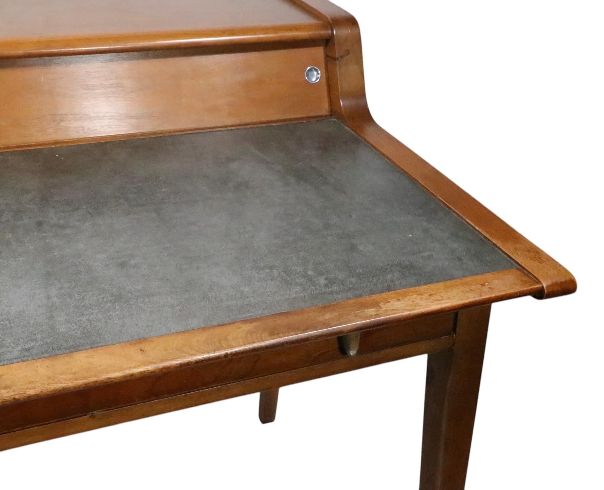 Bureau emblématique du milieu du siècle dernier de John Van Koert pour Drexel, années 1960 en vente 11