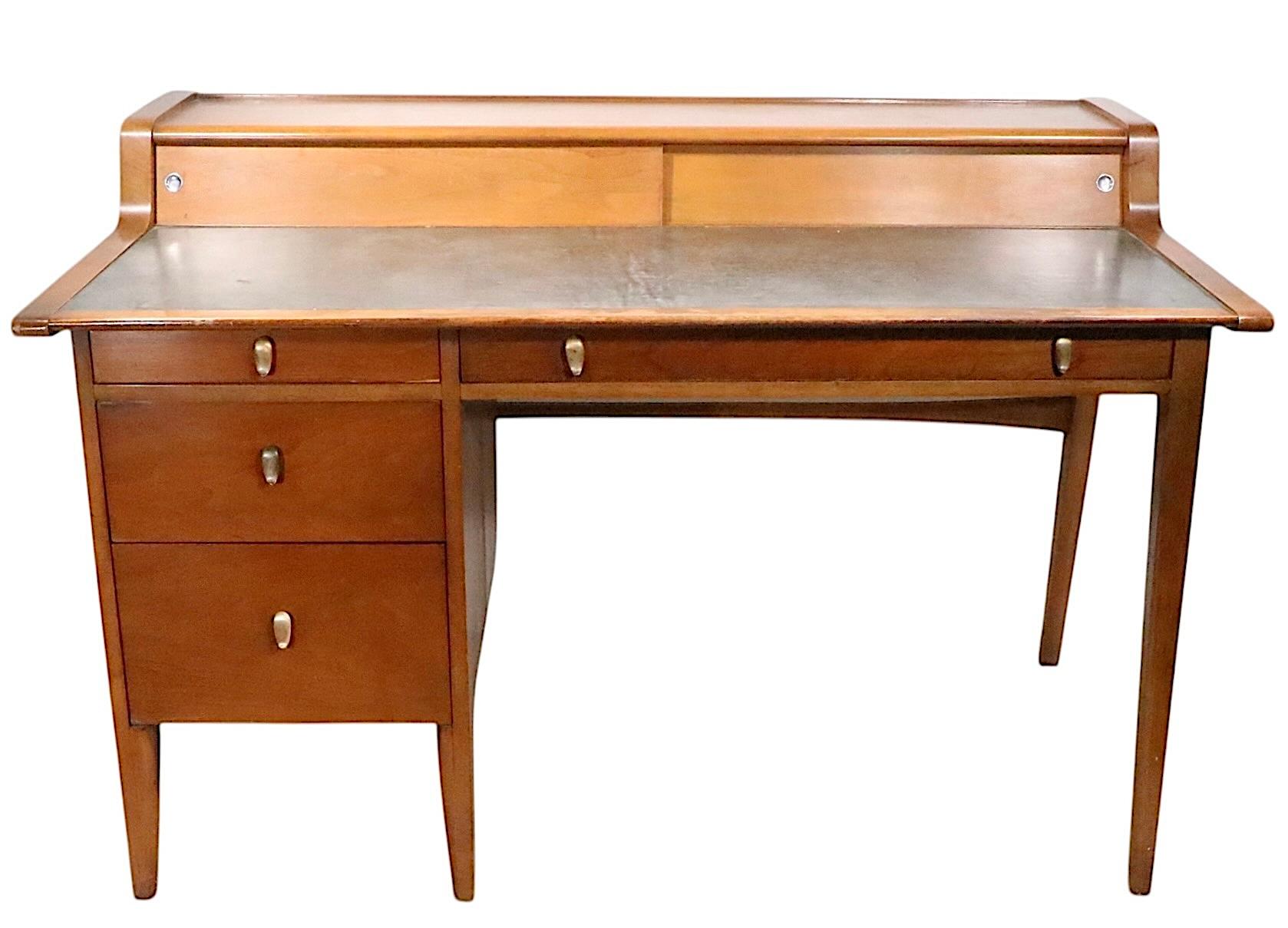 Bureau emblématique du milieu du siècle dernier de John Van Koert pour Drexel, années 1960 Bon état - En vente à New York, NY