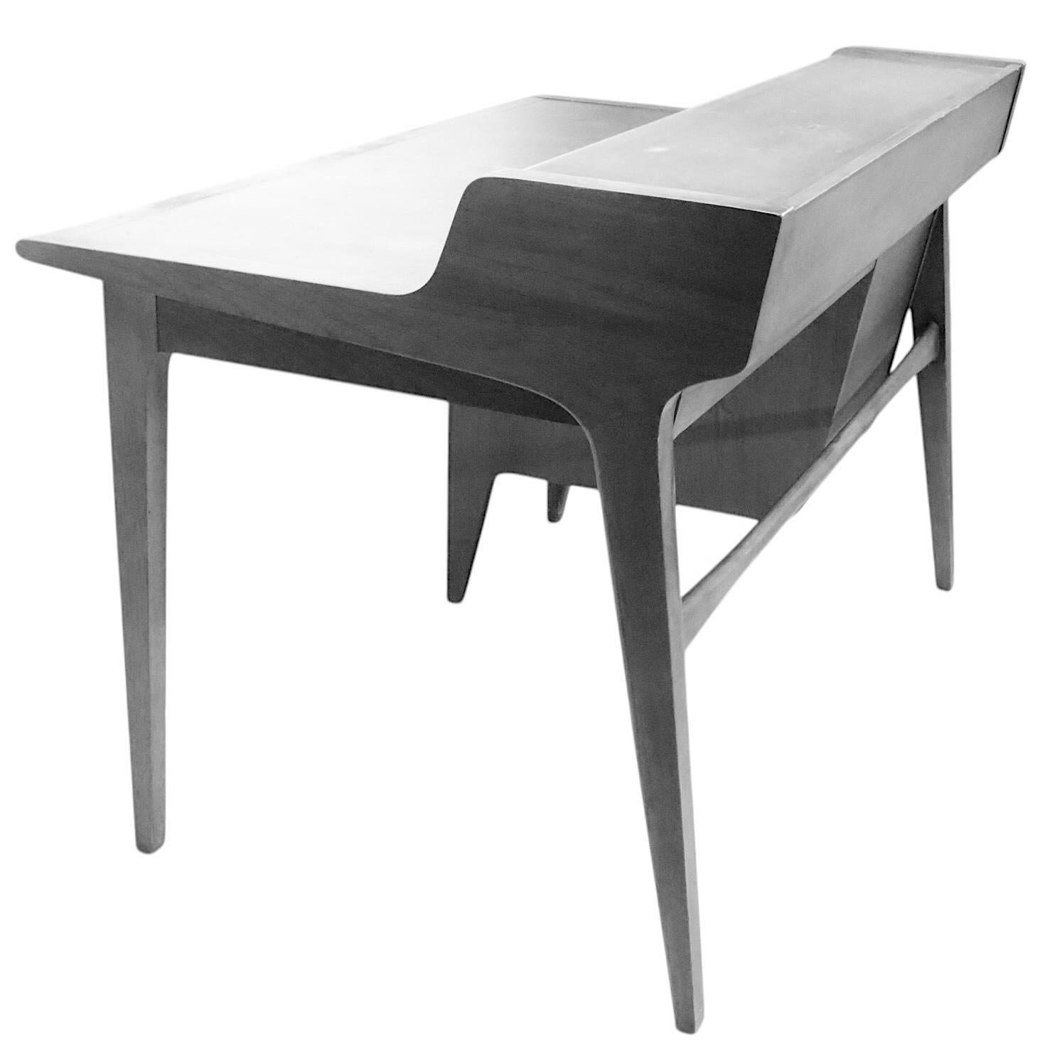 20ième siècle Bureau emblématique du milieu du siècle dernier de John Van Koert pour Drexel, années 1960 en vente