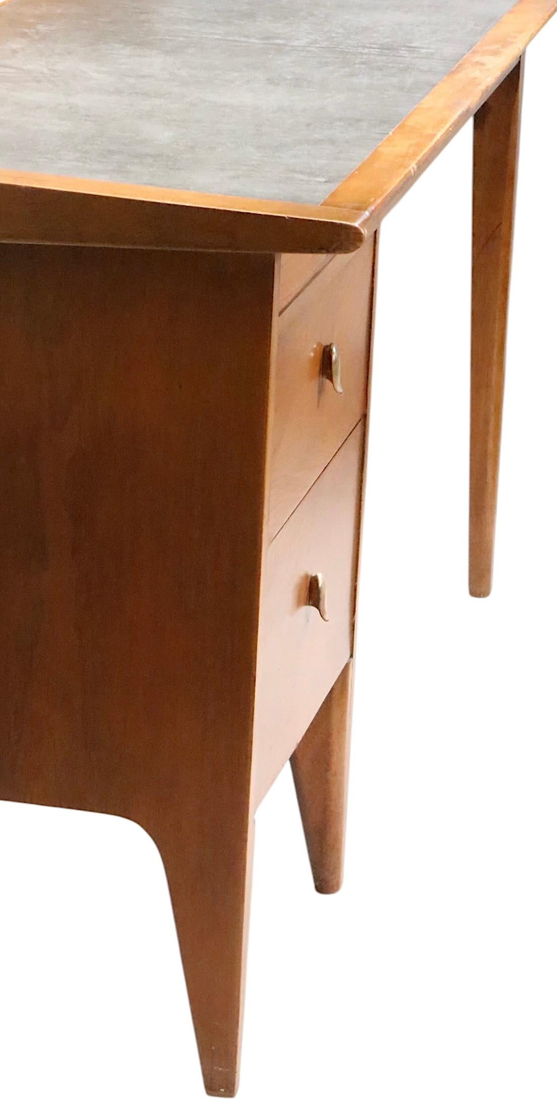 Bureau emblématique du milieu du siècle dernier de John Van Koert pour Drexel, années 1960 en vente 2